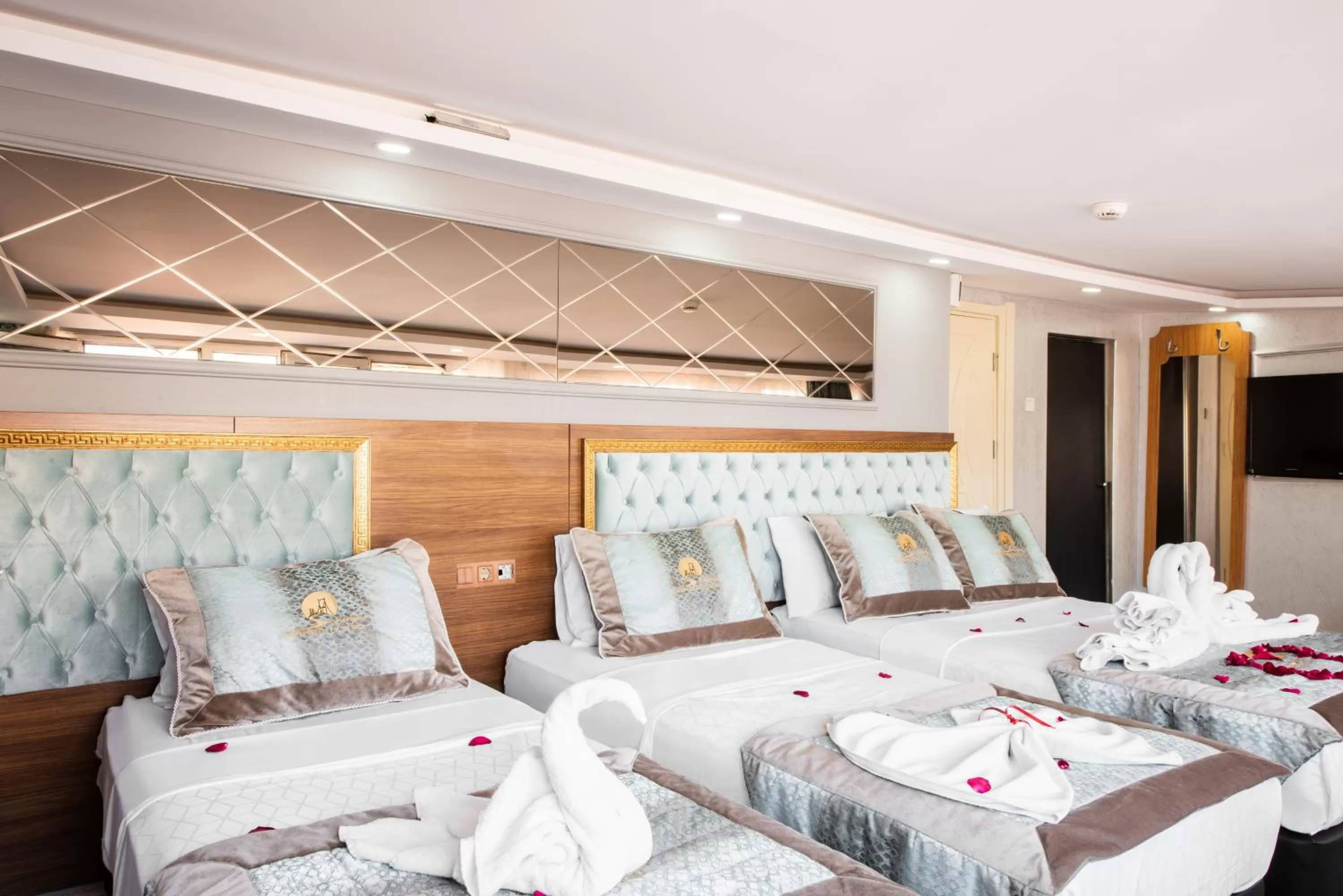 Bed in Istanbul Sirkeci Hotel