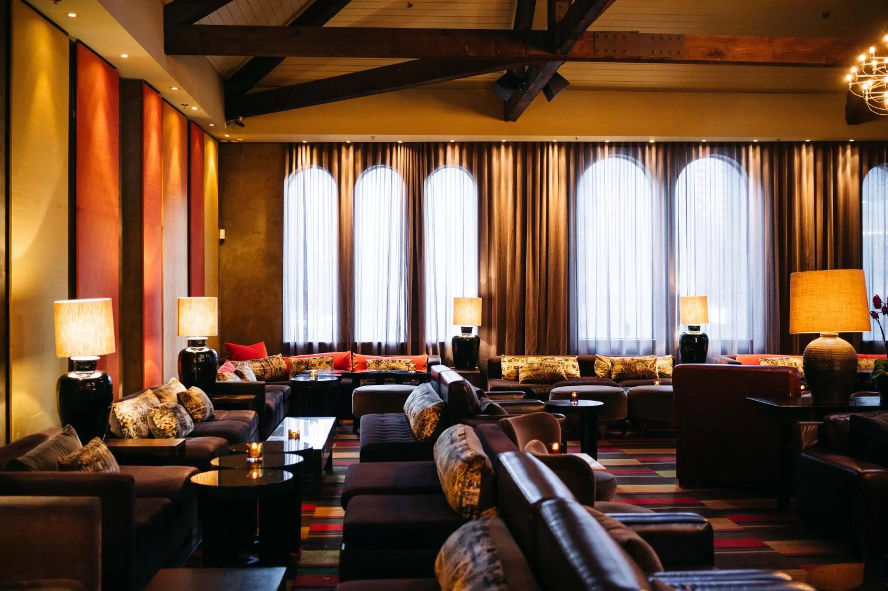 Restaurant/places to eat in Establishment Hotel