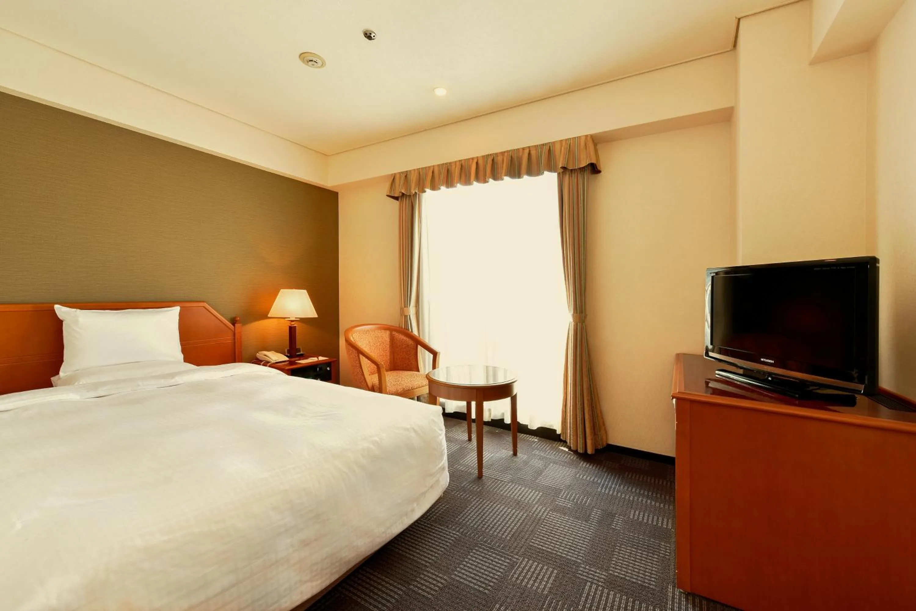 Photo of the whole room, Bed in ANA Crowne Plaza Hotel Nagasaki Gloverhill by IHG