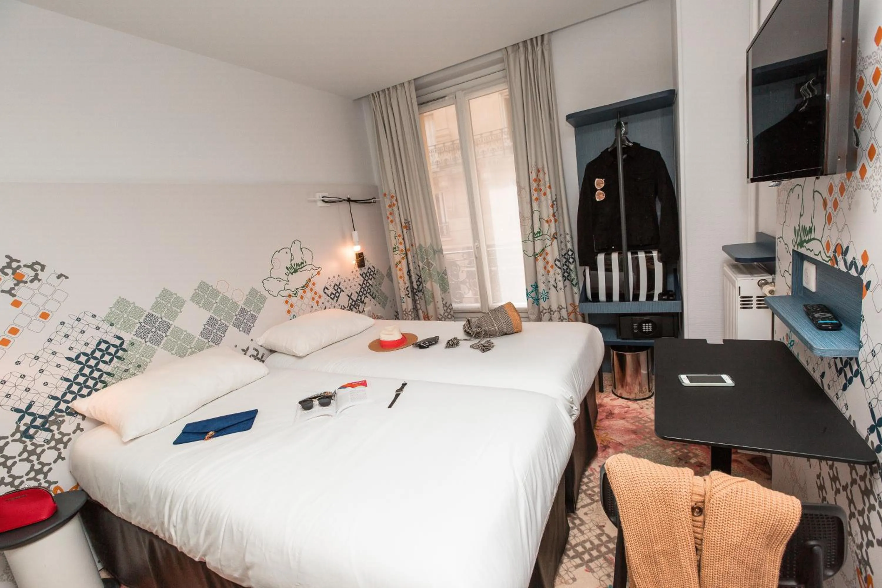 Bed in Ibis Styles Paris Gare Saint Lazare
