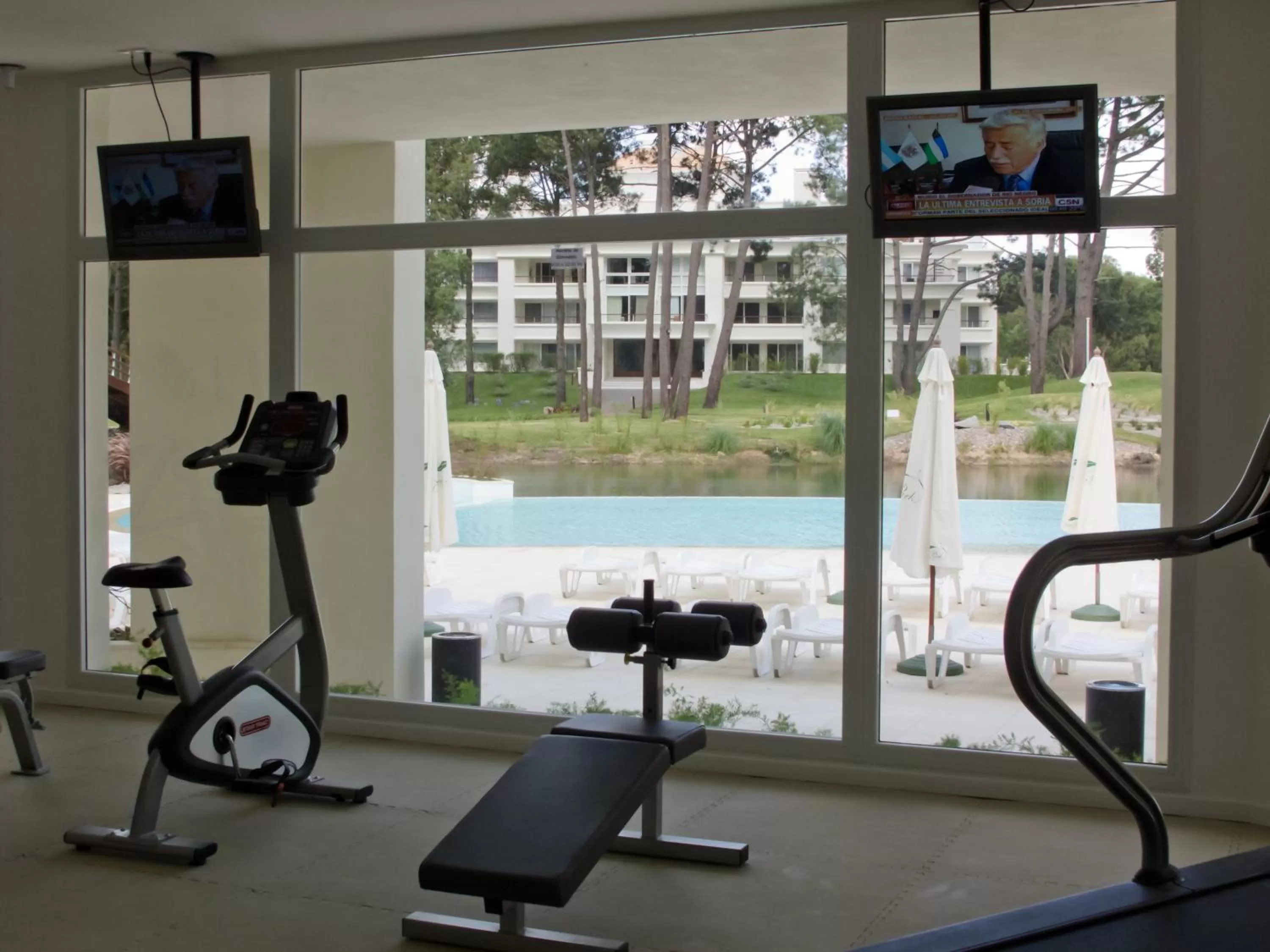 Lounge or bar, Fitness Center/Facilities in Solanas Green Park Spa & Resort