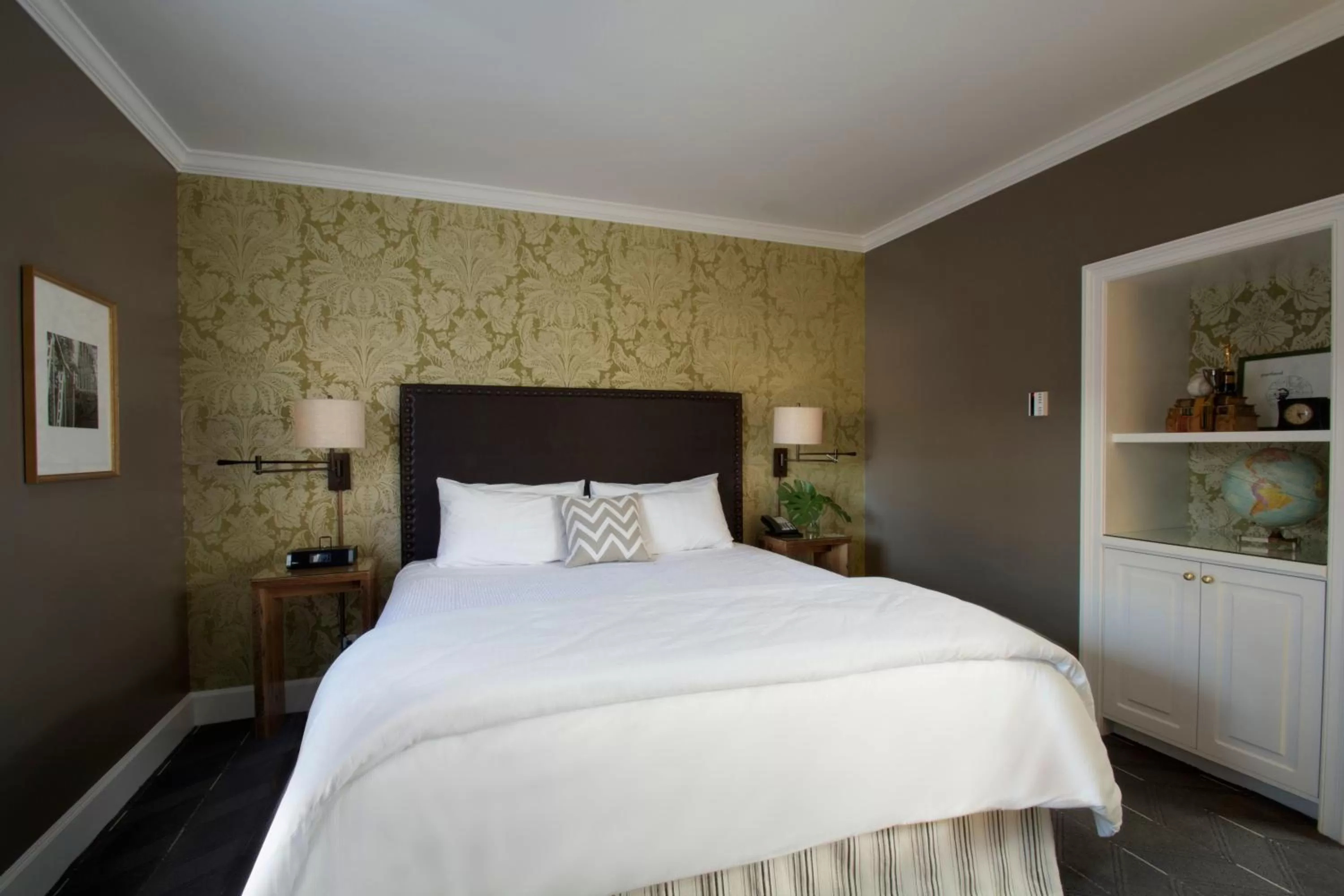 Bedroom, Bed in Sentinel Hotel