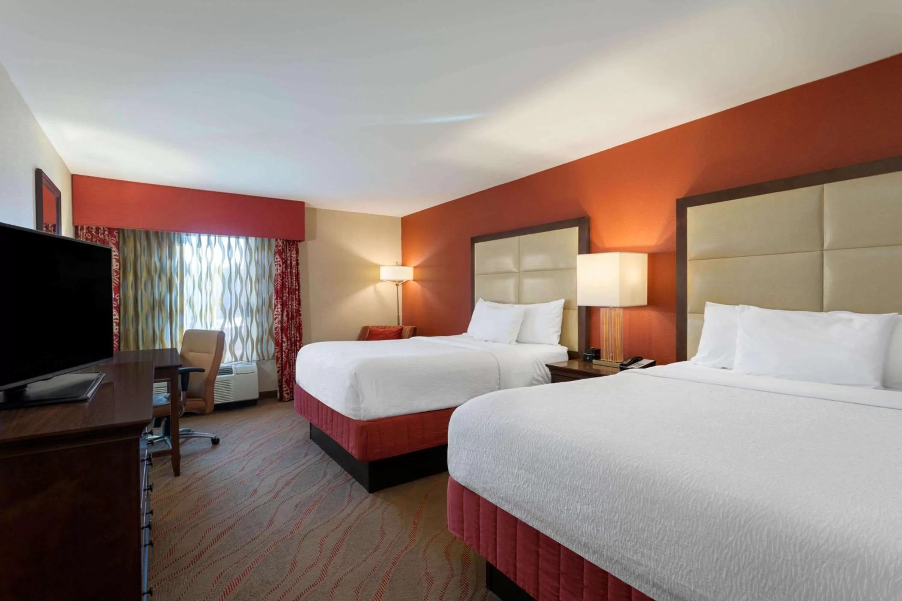 Photo of the whole room, Bed in La Quinta by Wyndham Pigeon Forge