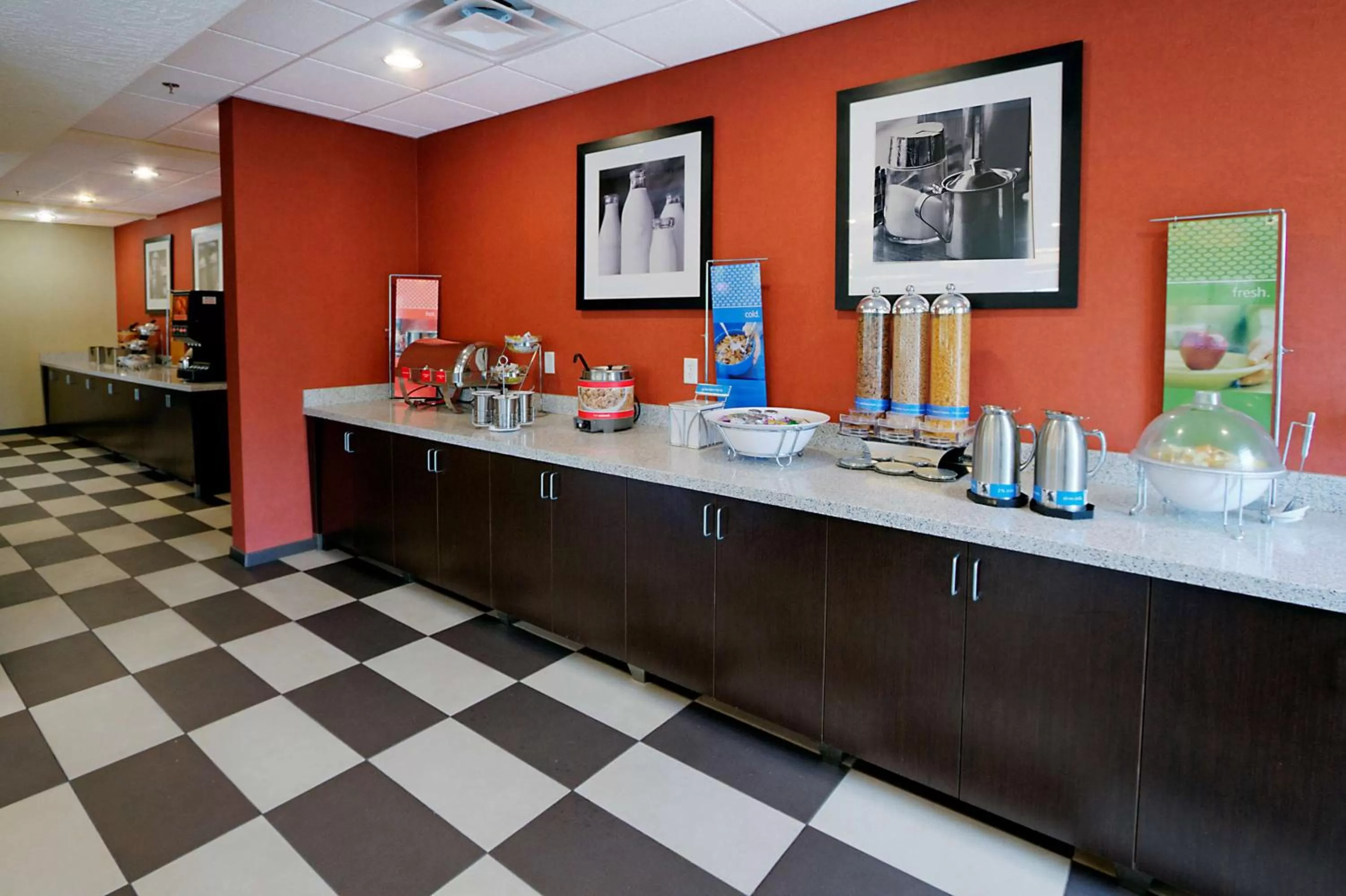 Dining area in Hampton Inn Salt Lake City-Layton