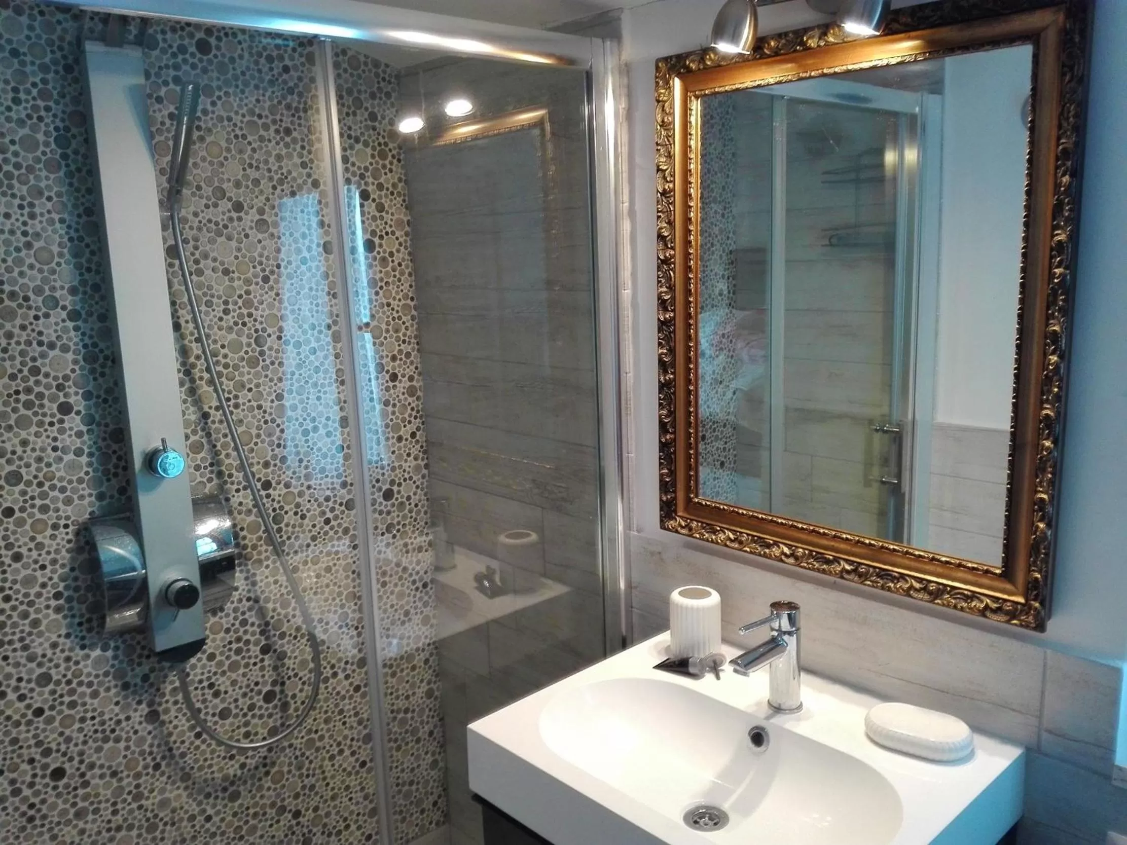 Shower, Bathroom in Bed and Breakfast Romantica Evasione