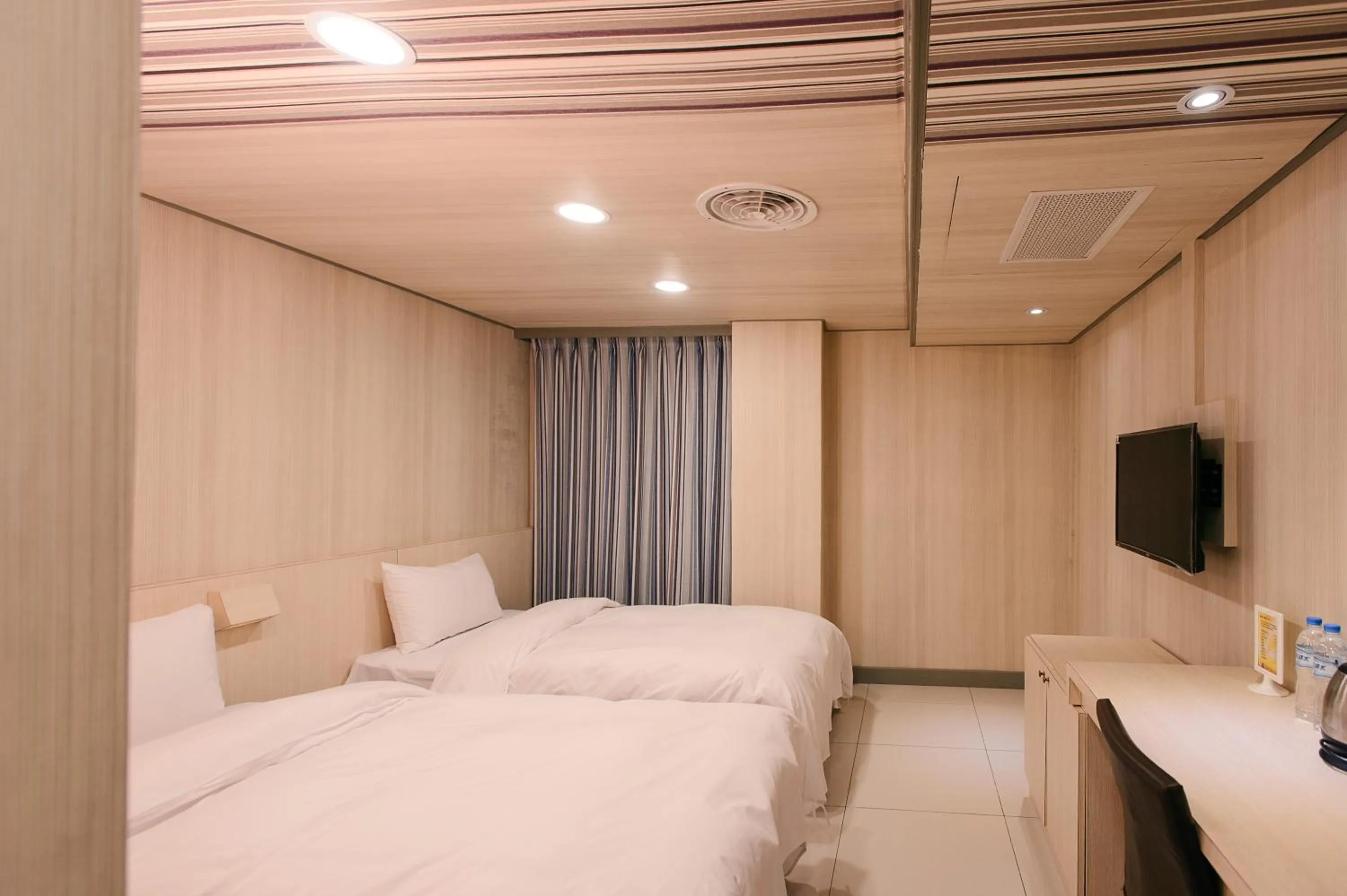 Bedroom, Bed in Duke Business Hotel