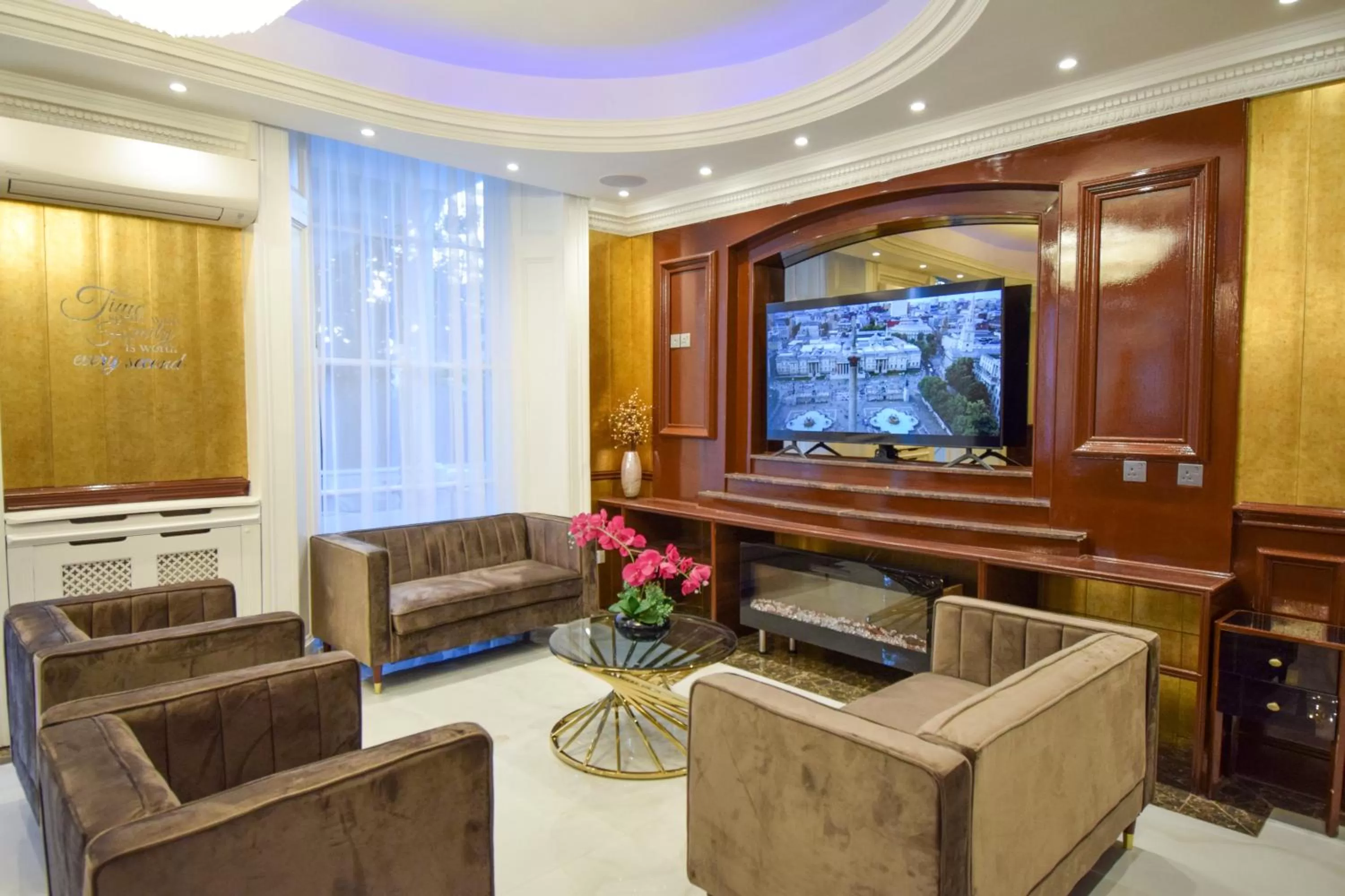 Lobby or reception in Pembridge Palace Hotel