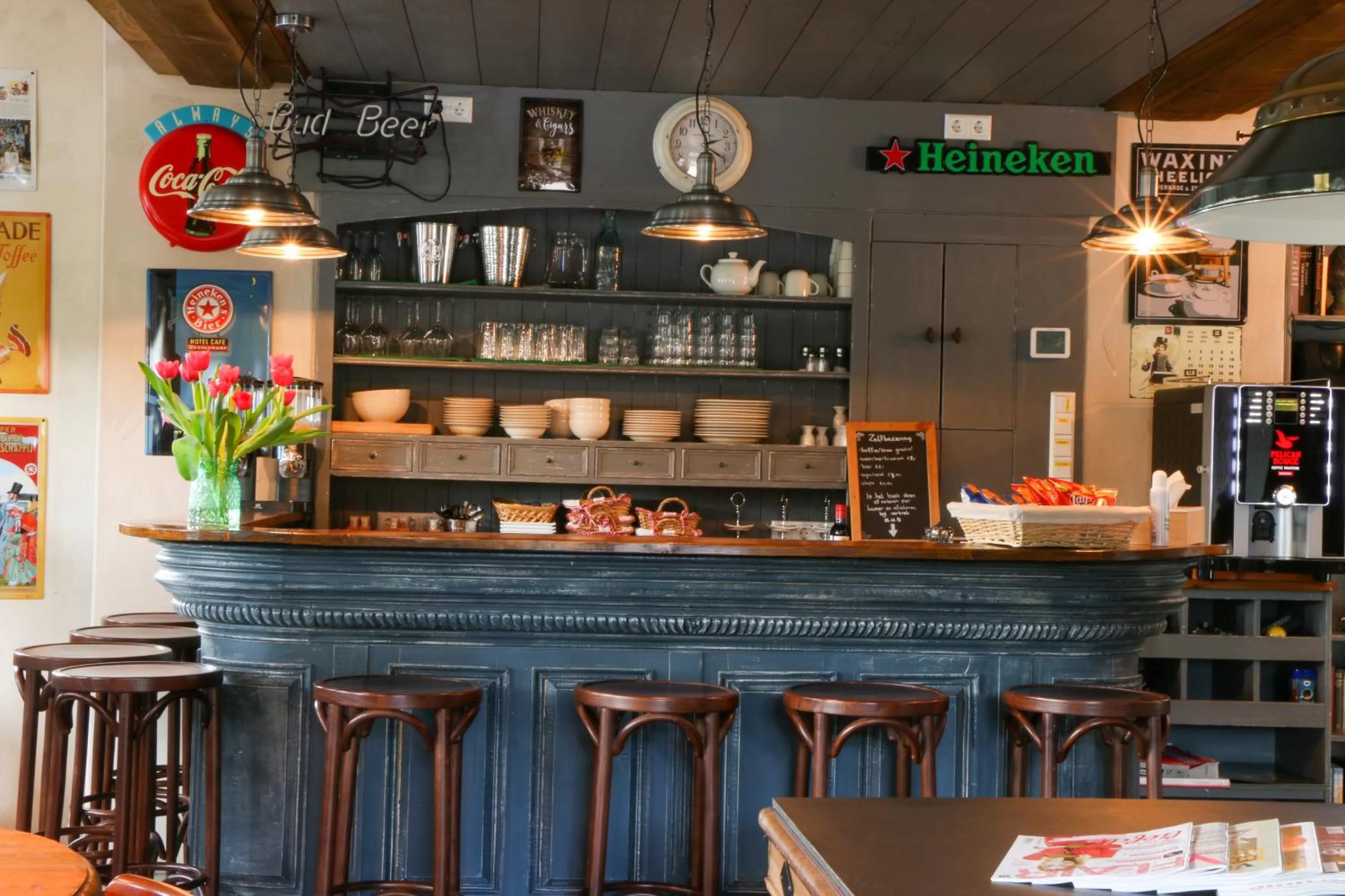 Communal lounge/ TV room in Oostmolenhoeve B&B