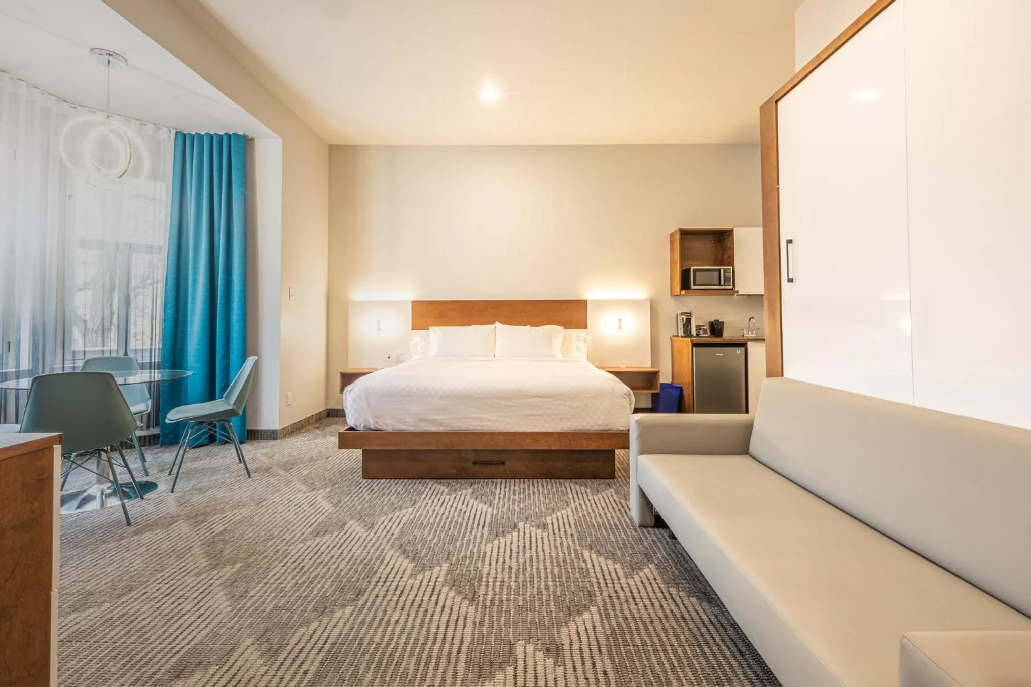 Bed in Hôtel Manoir Vieux-Québec