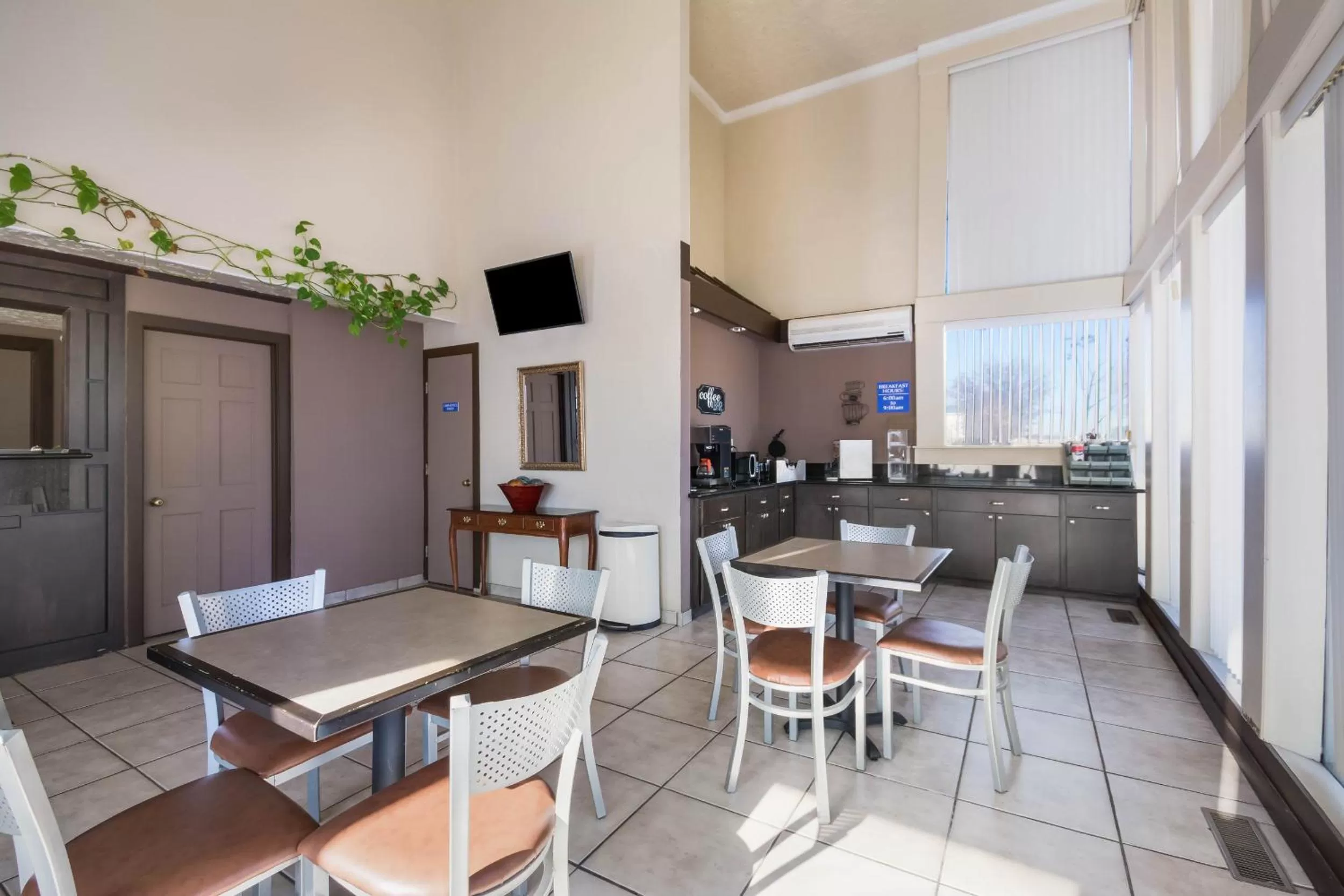 Restaurant/places to eat in Econo Lodge Inn & Suites