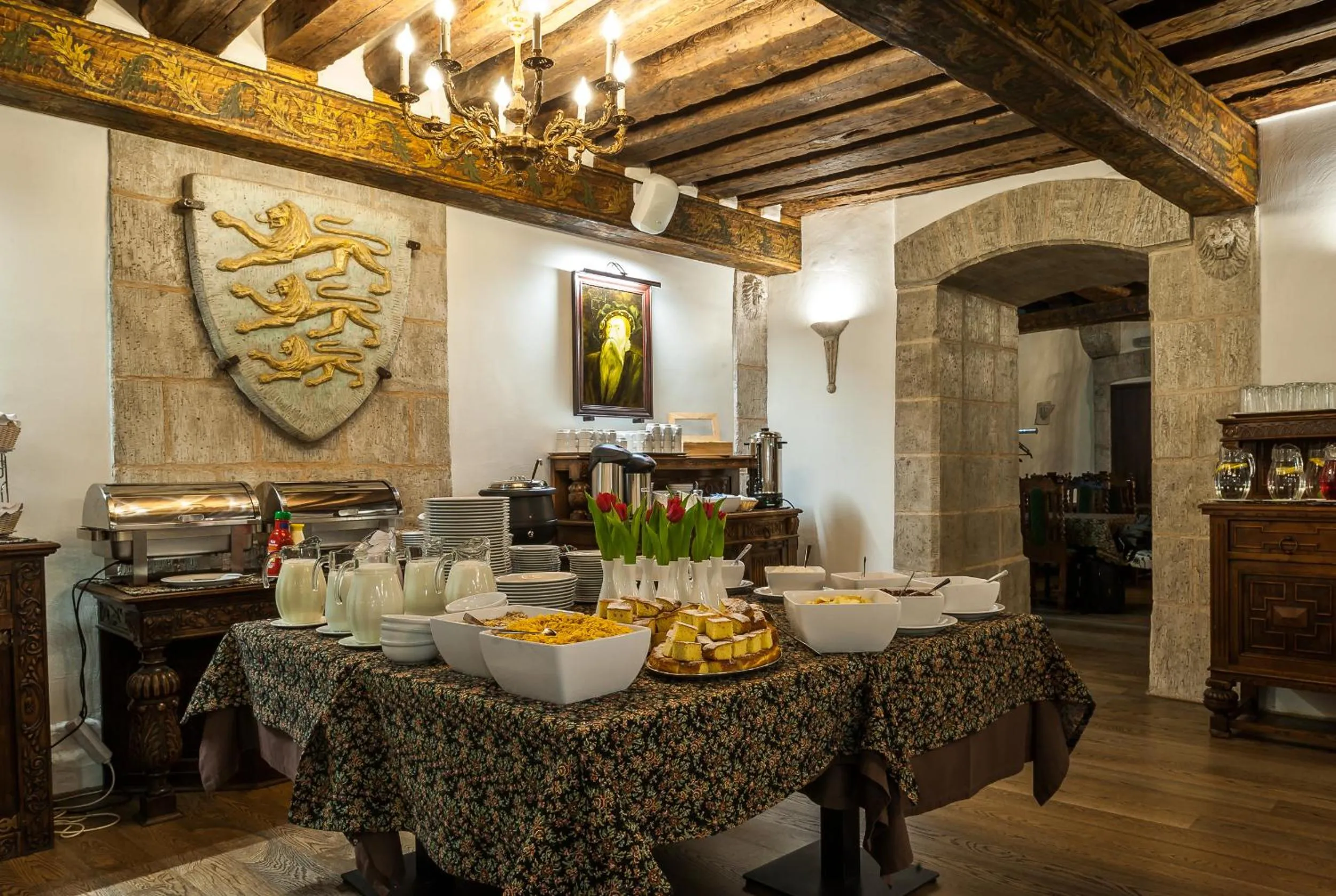 Restaurant/places to eat in Three Crowns Residents