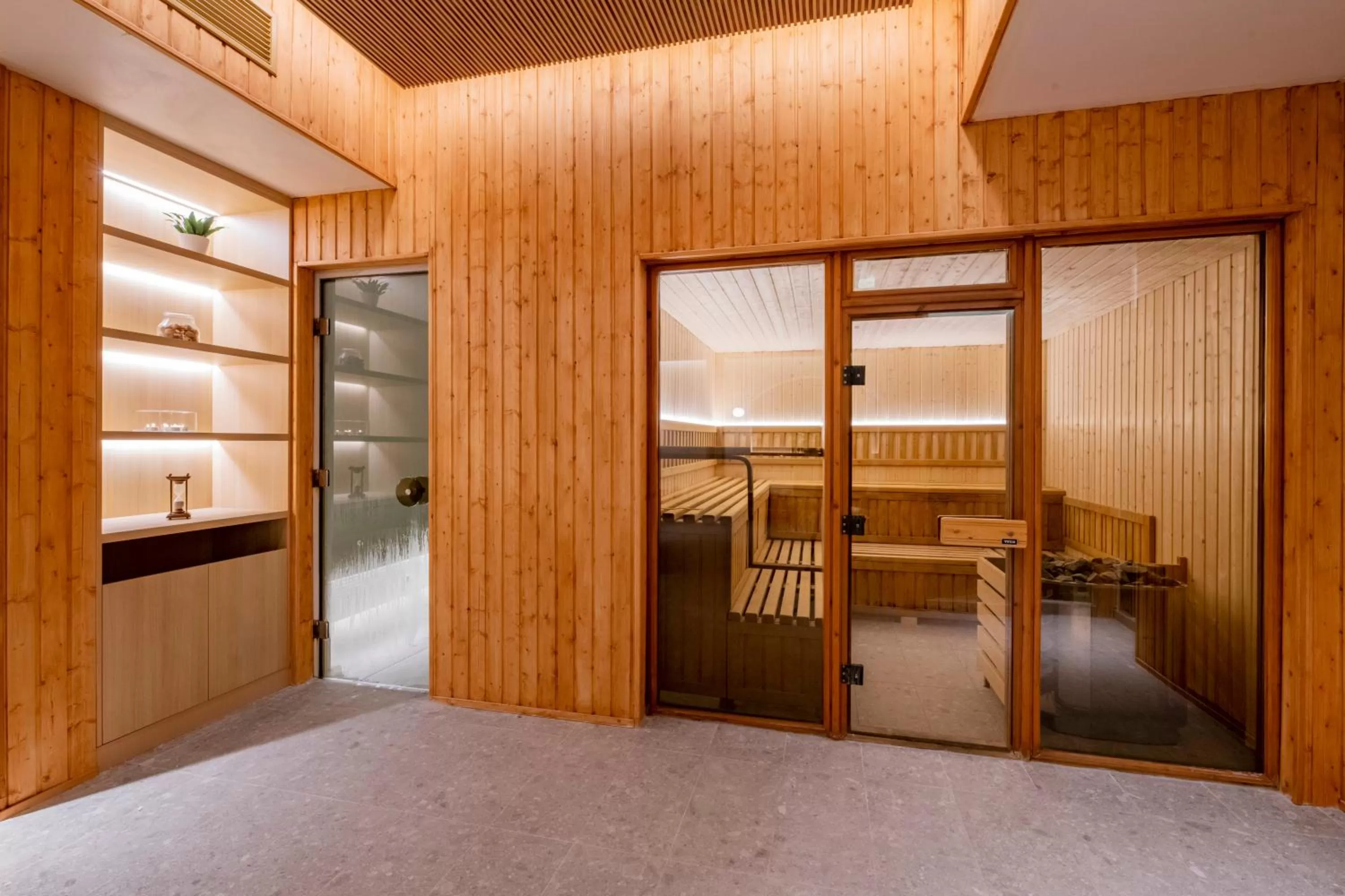 Swimming pool in Maison Sofia - MGallery