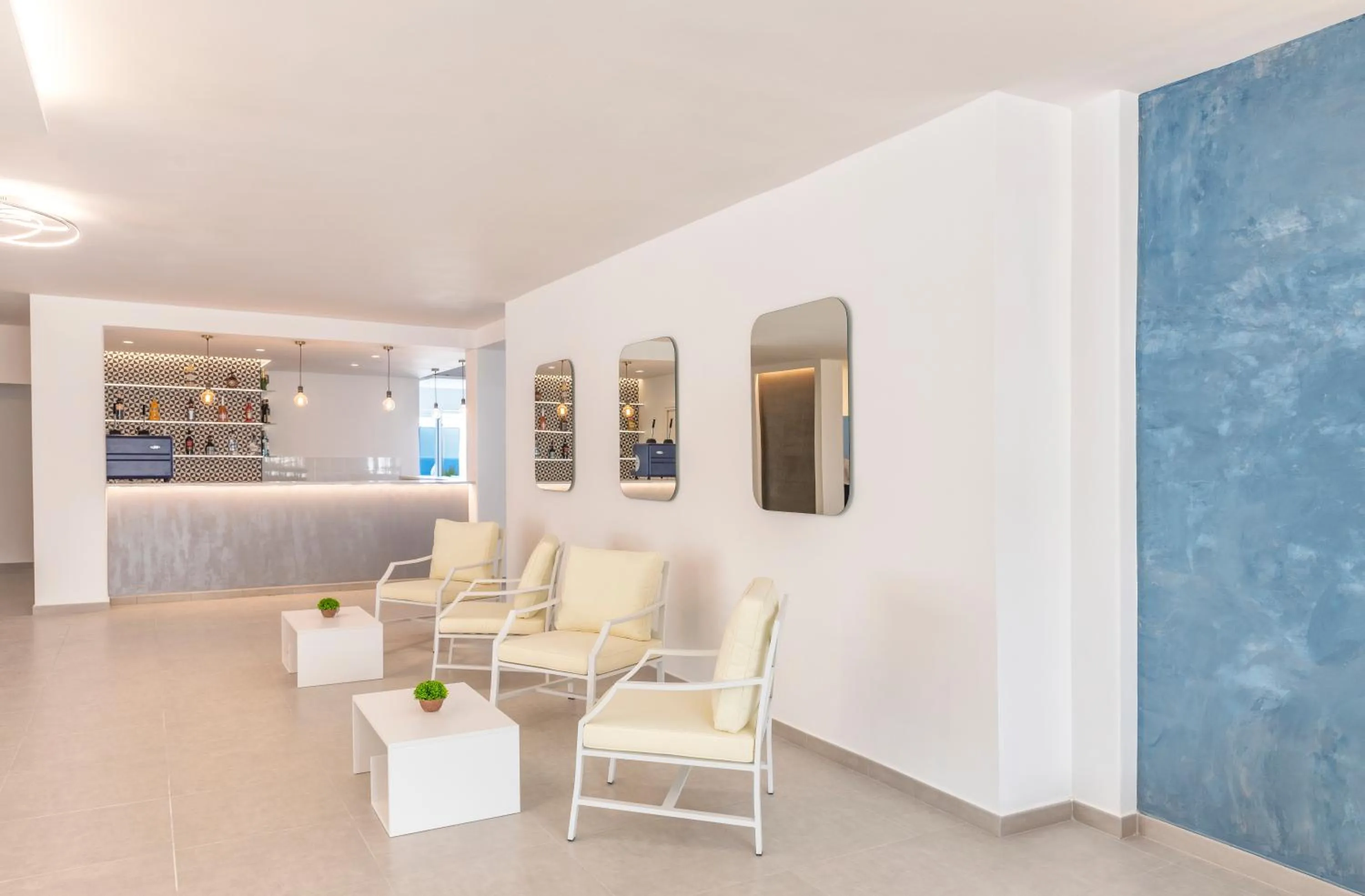 Lounge or bar in Royal Sunset Hotel