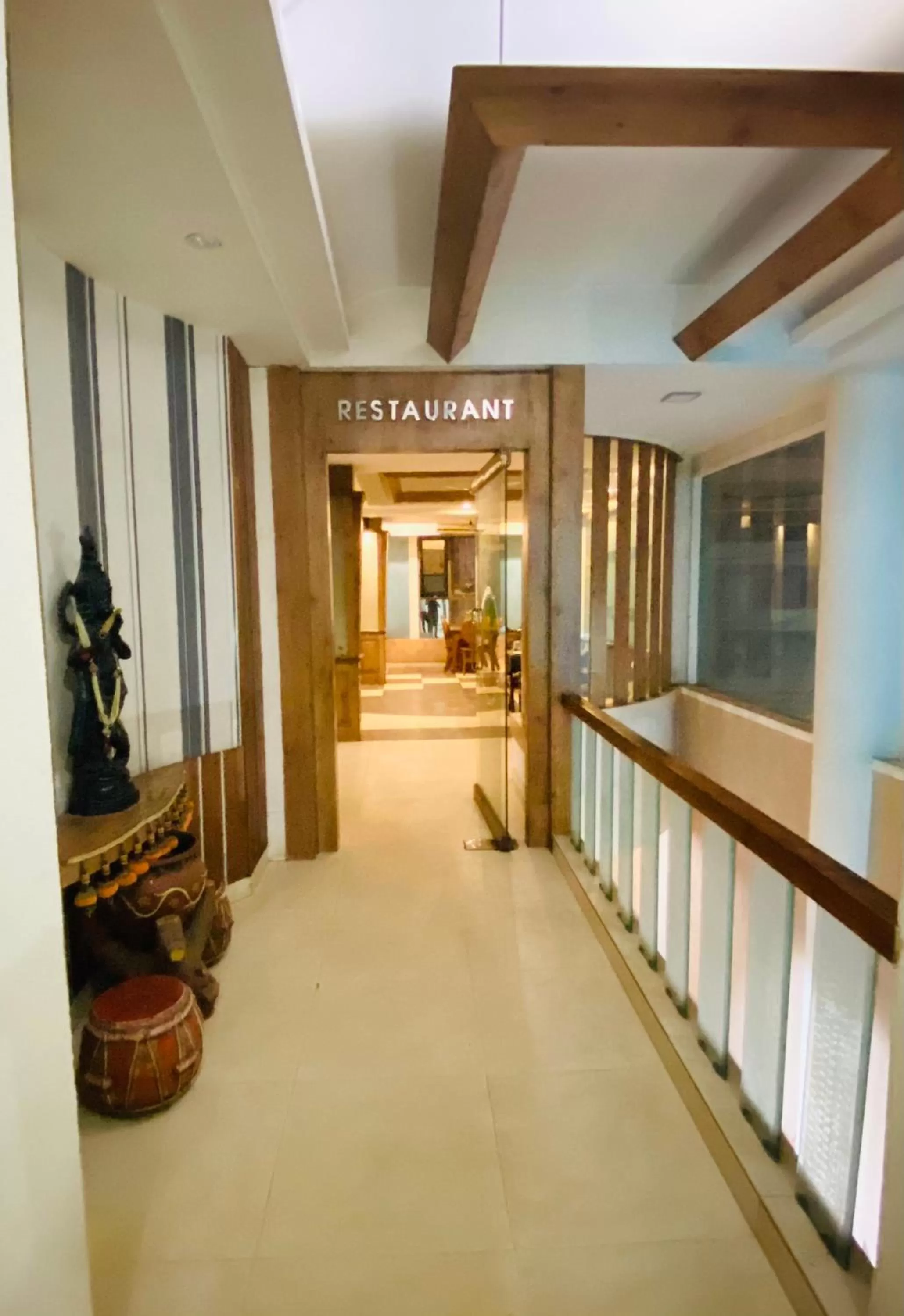 Restaurant/places to eat in Hotel The Galaxy