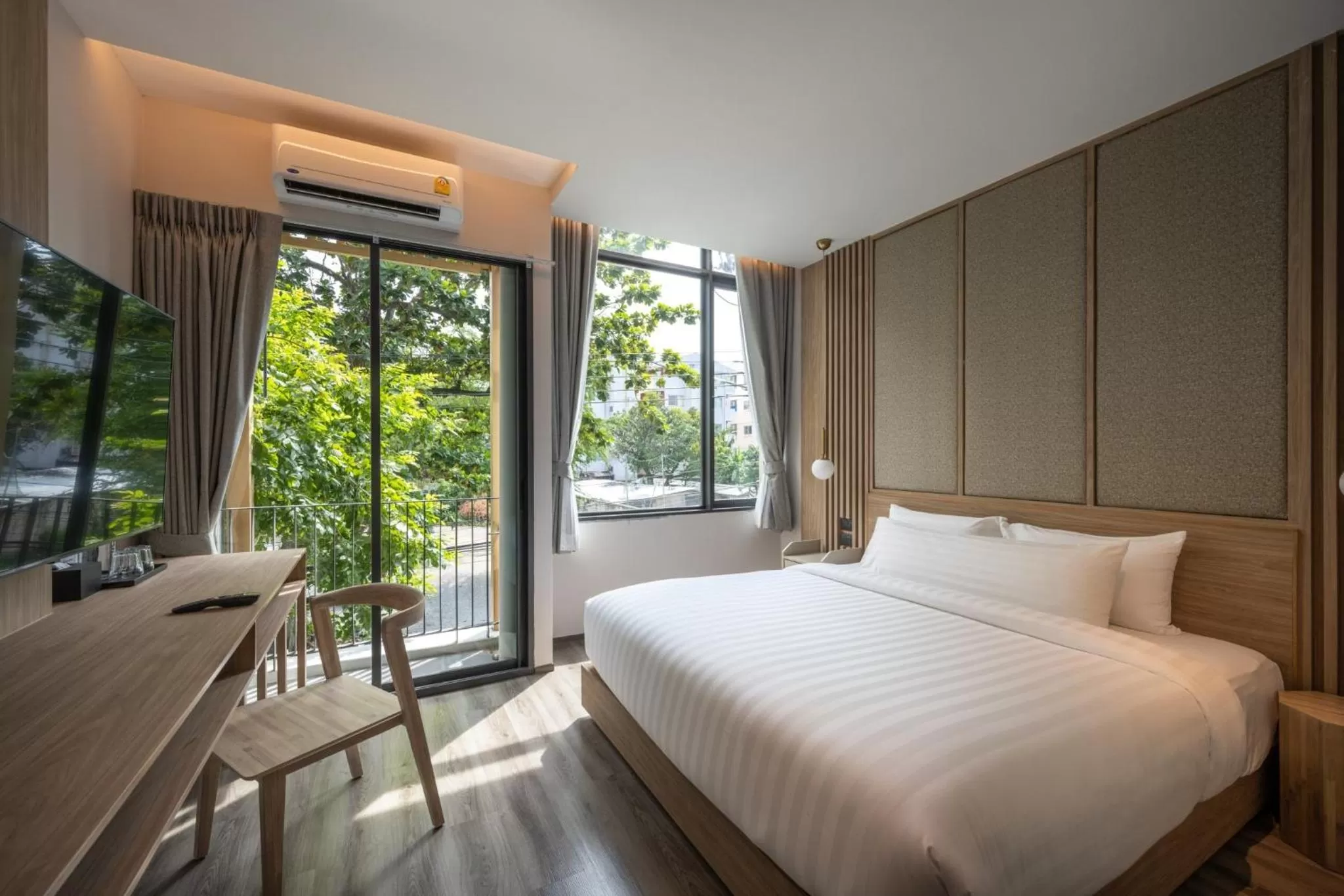 View (from property/room), Bed in SHAN Villas Sukhumvit