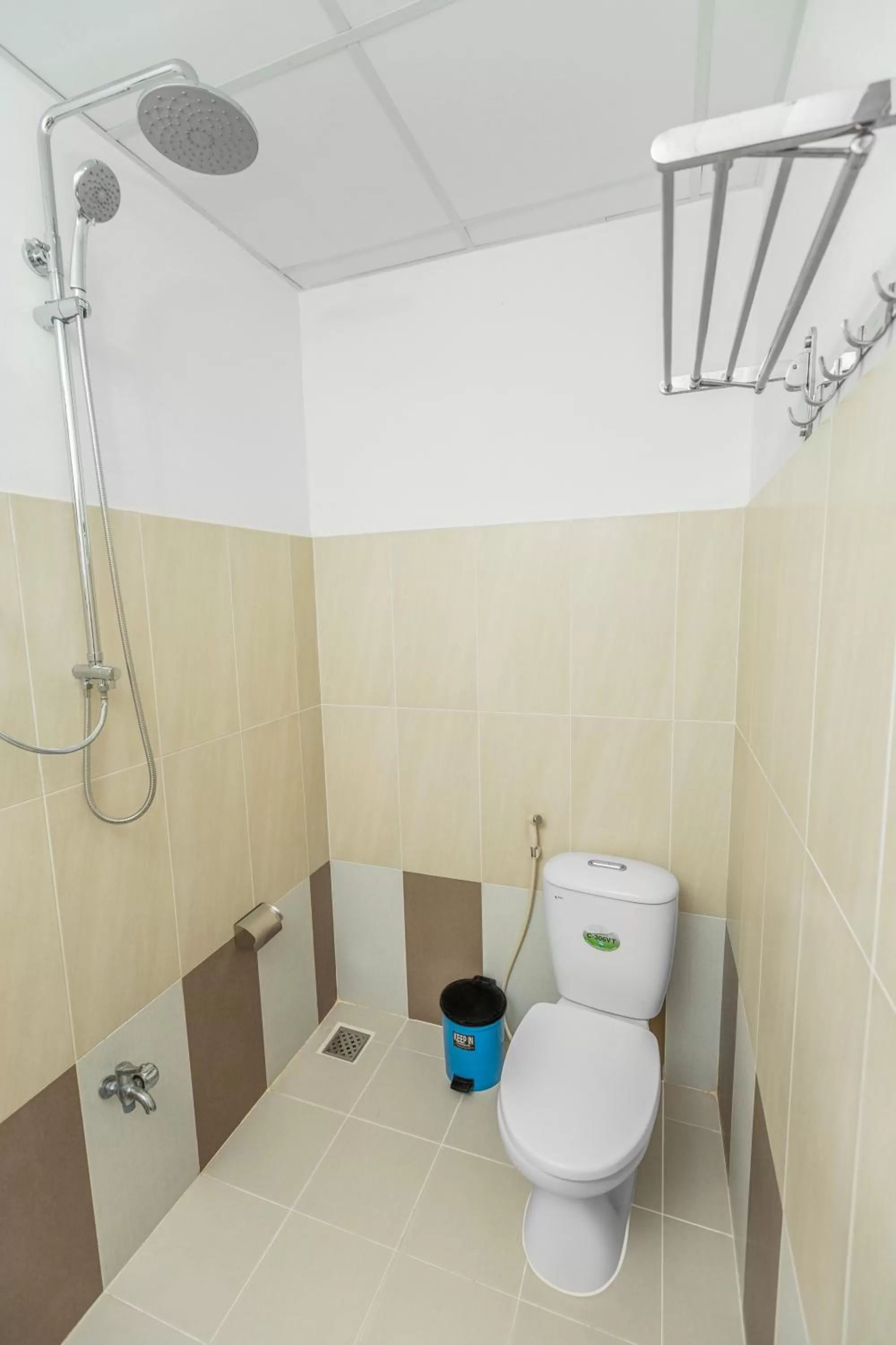 Shower in Caroline Resort