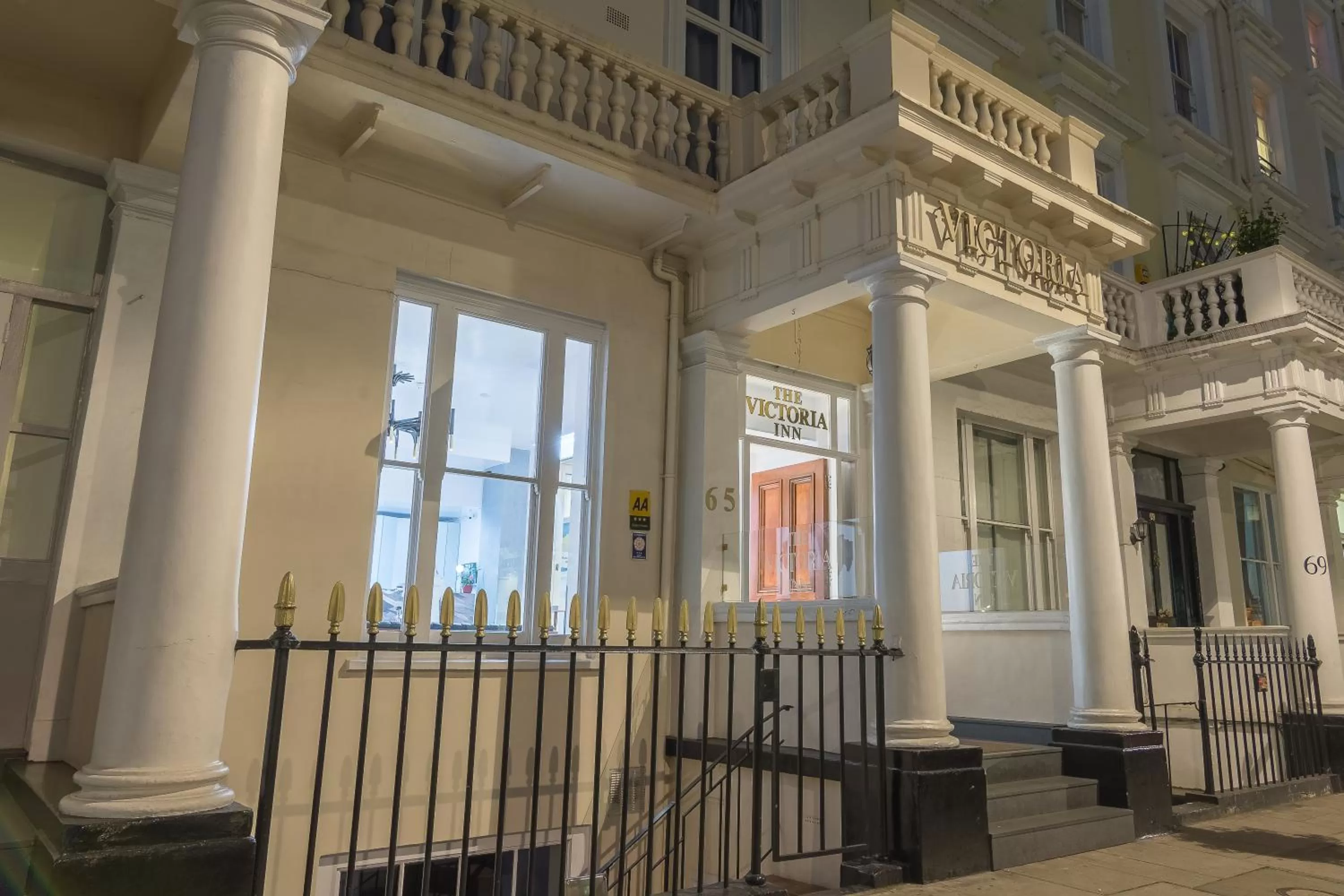 Property building in Victoria Inn London