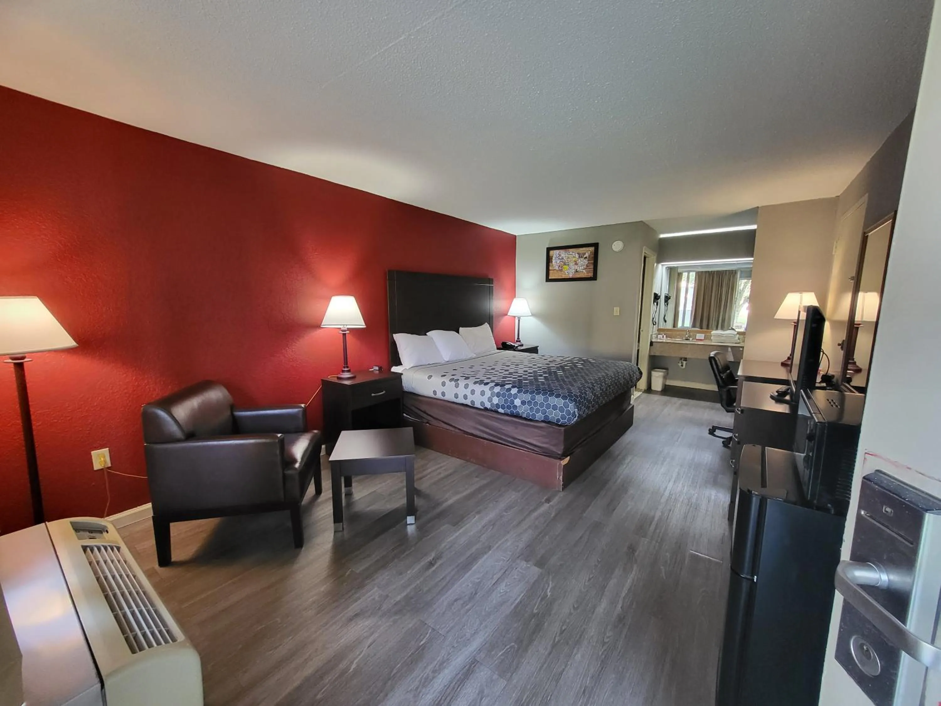 Photo of the whole room, Bed in Econolodge