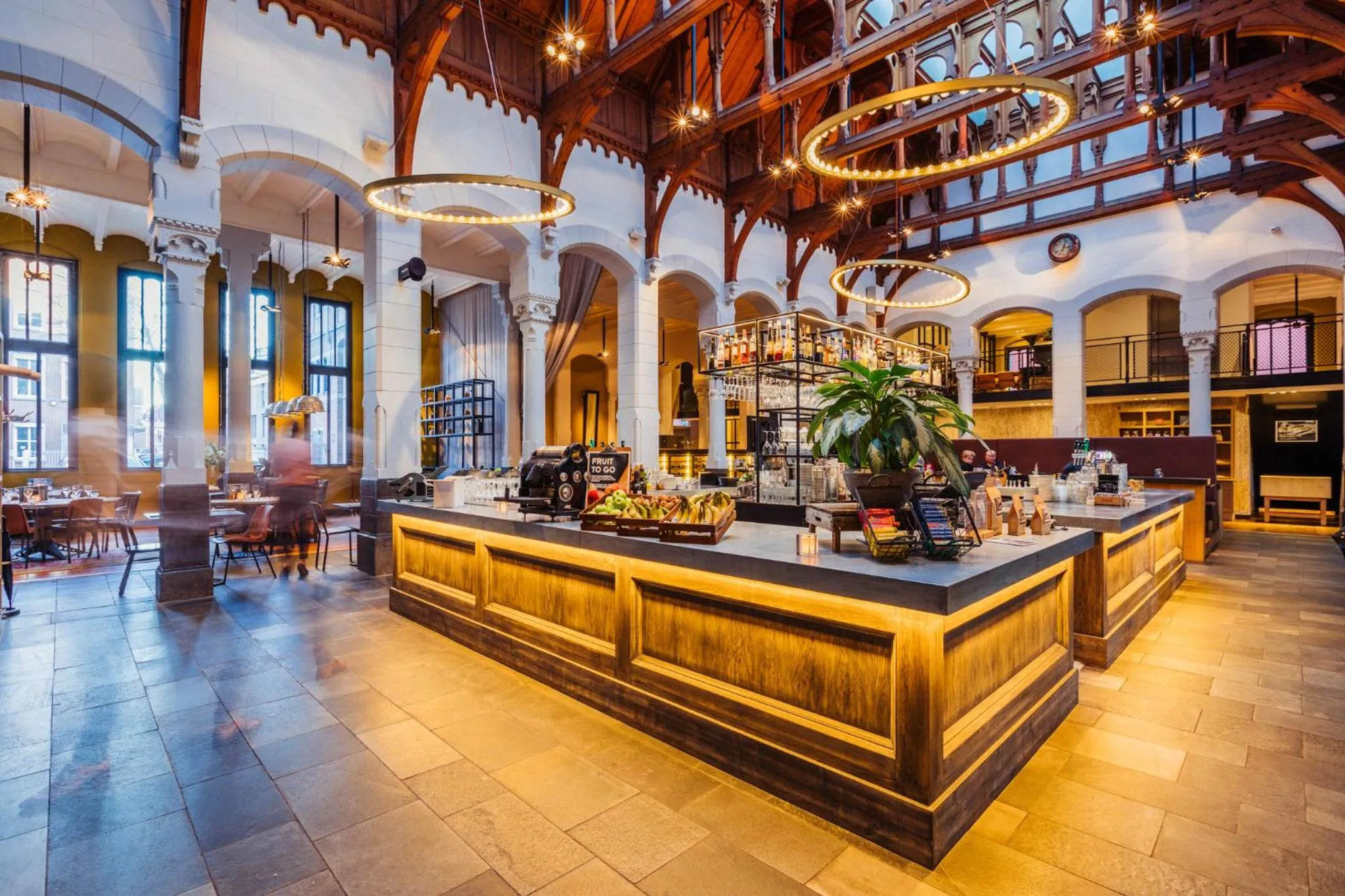 Restaurant/places to eat in Post-Plaza Hotel & Grand Café