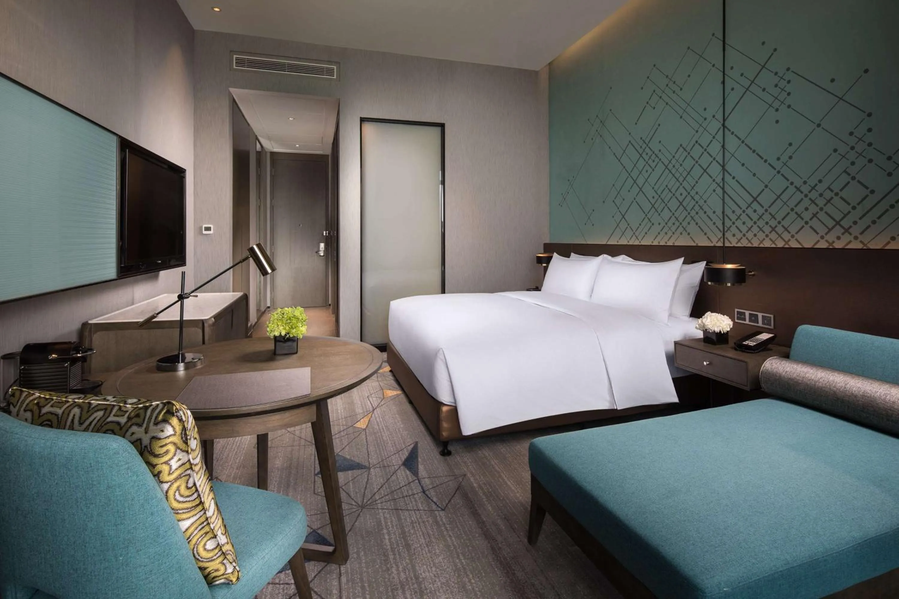 Bedroom, Bed in Doubletree By Hilton Qingdao Oriental Movie Metropolis