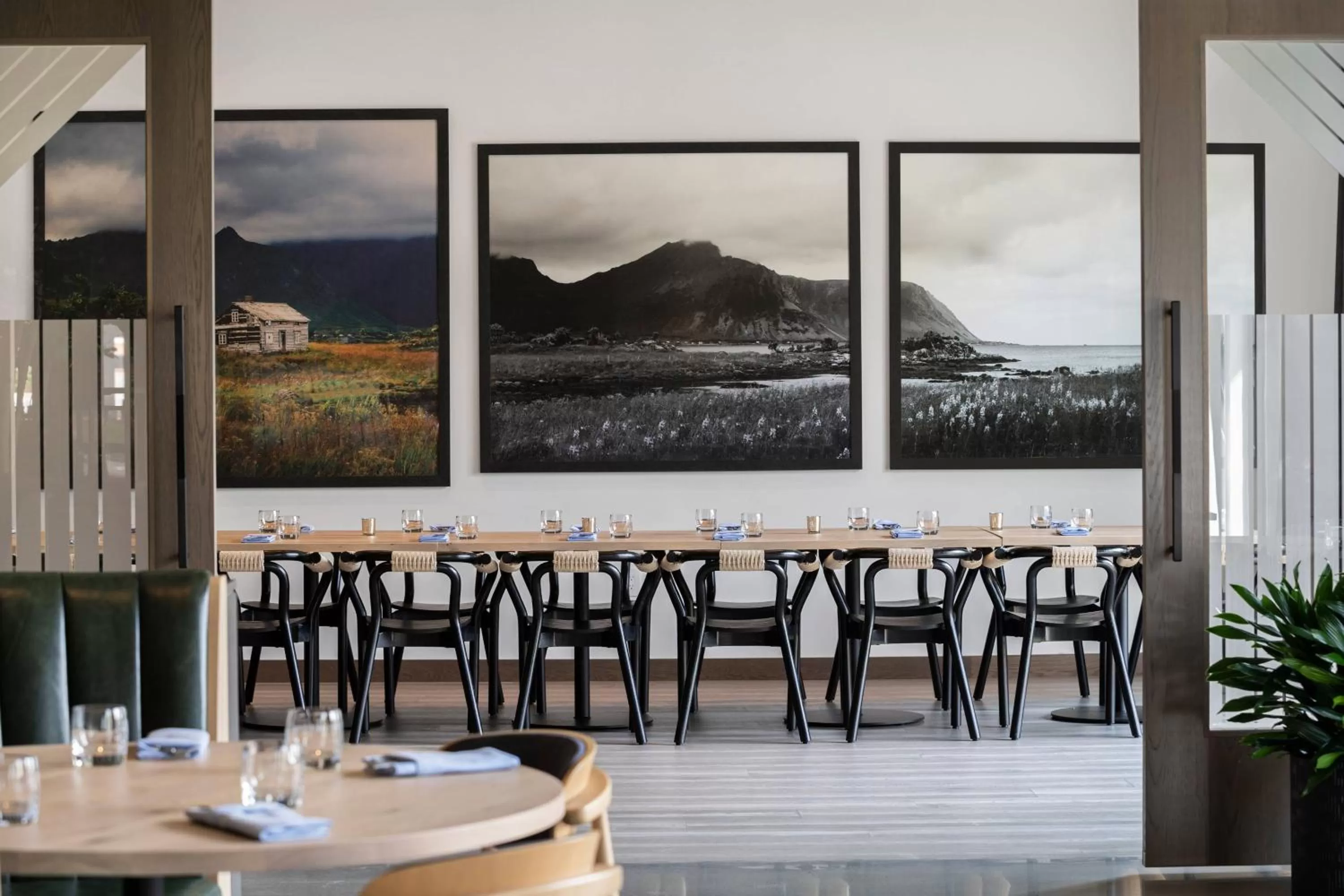 Restaurant/places to eat in Renaissance Milwaukee West Hotel