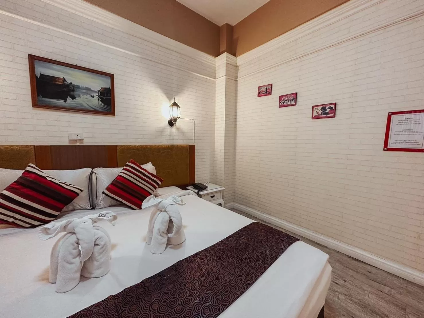 Bed in Hotel De Khuvieng