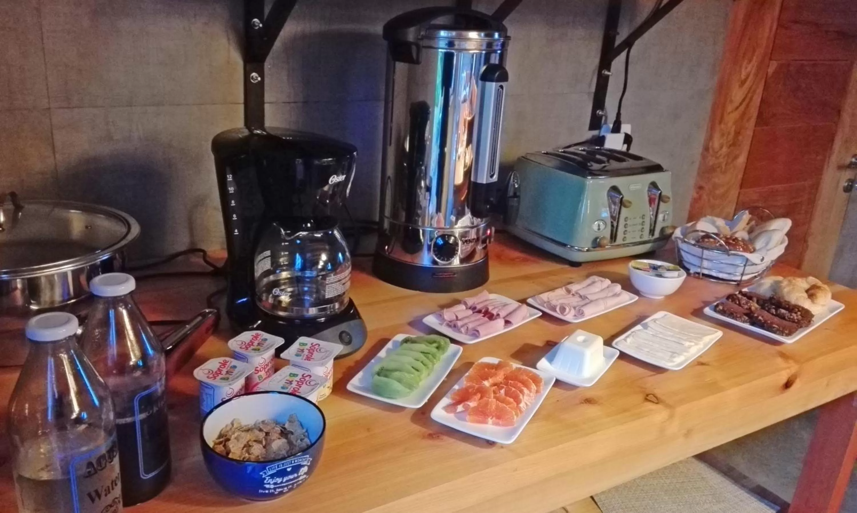 Breakfast in Family Orchard Bed & Breakfast