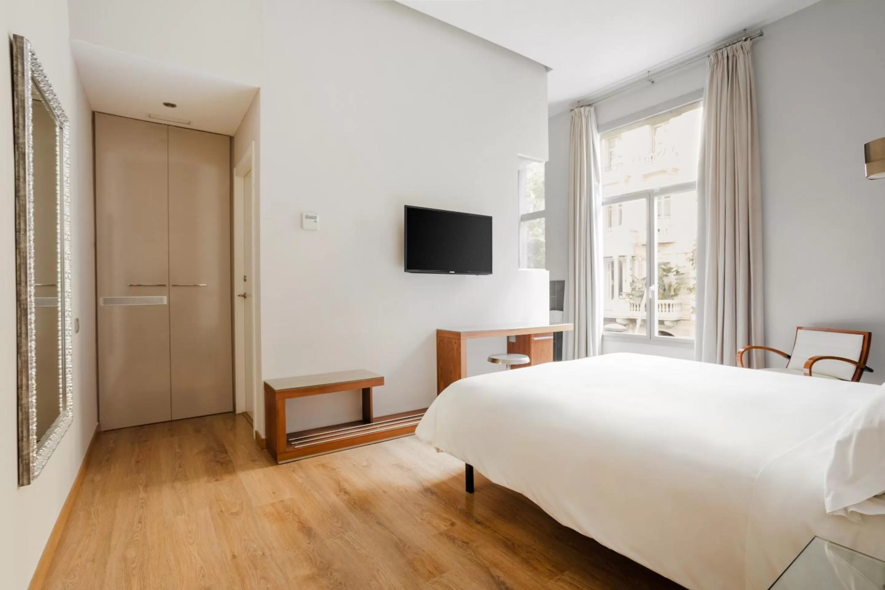 Living room, Bed in Vasanta powered by Sonder