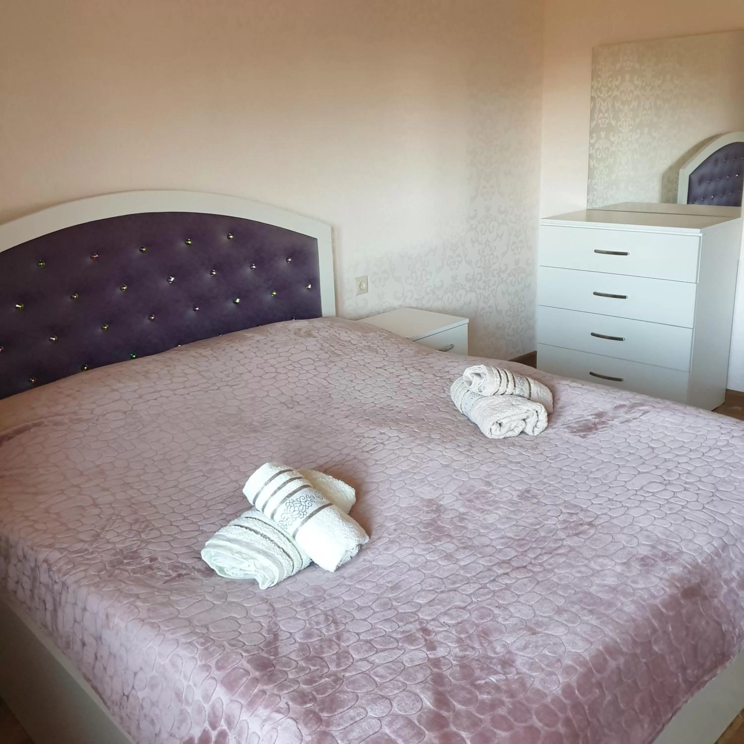 Bed in Tatev Shinuhayr Hotel'