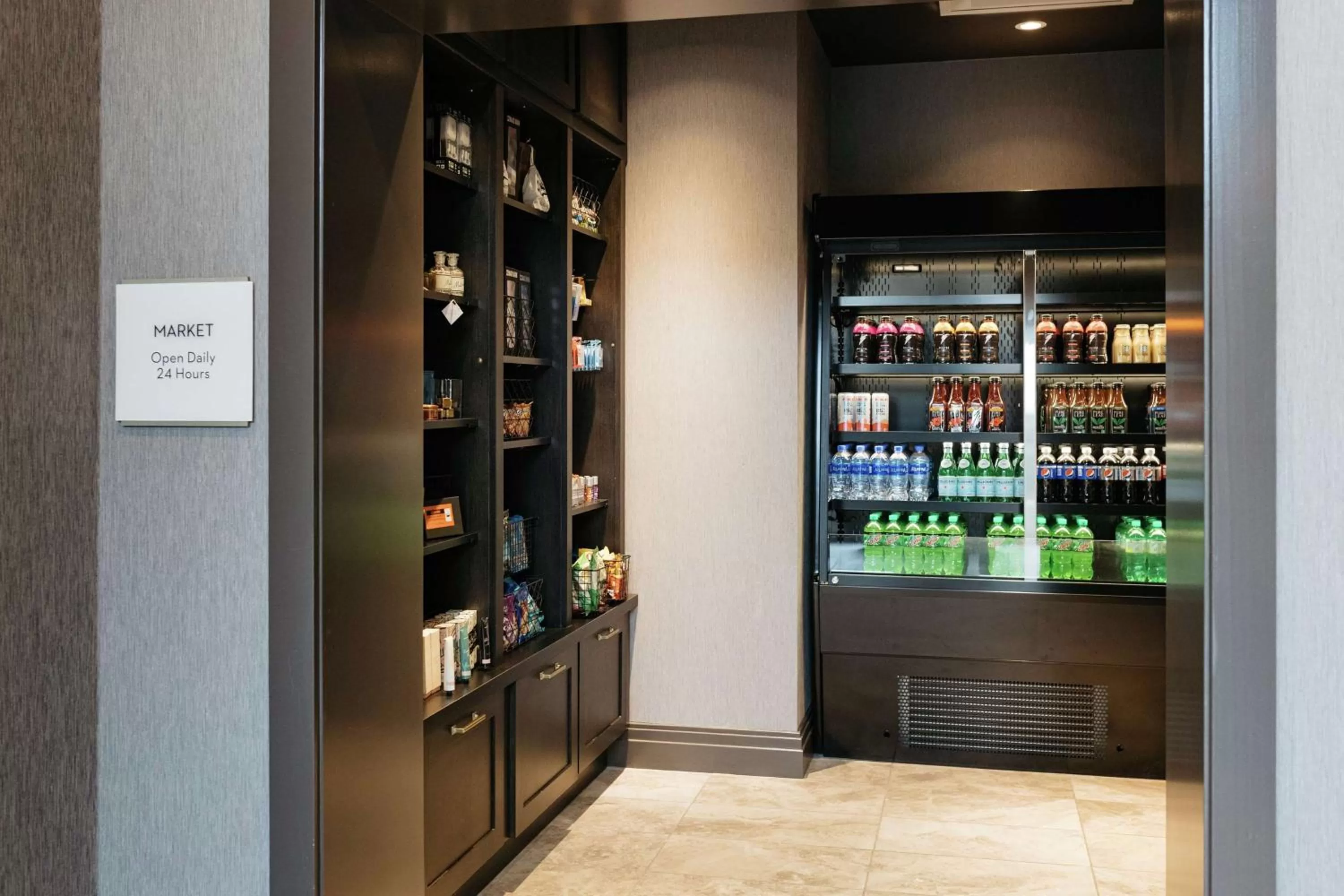 Restaurant/places to eat in The Axis Moline Hotel, Tapestry Collection By Hilton