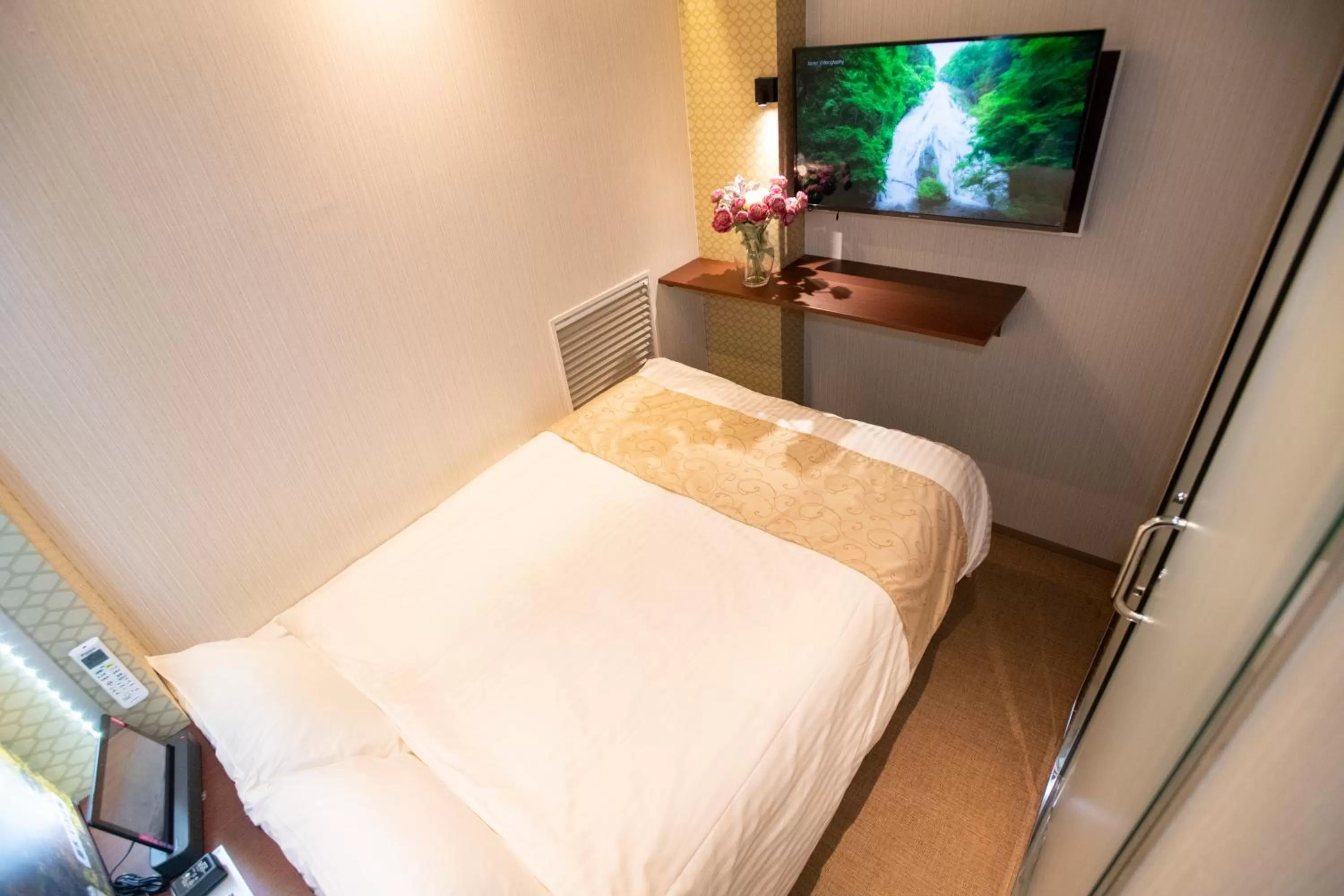 Bed in Hotel Xcell Hiroshima Nagarekawa