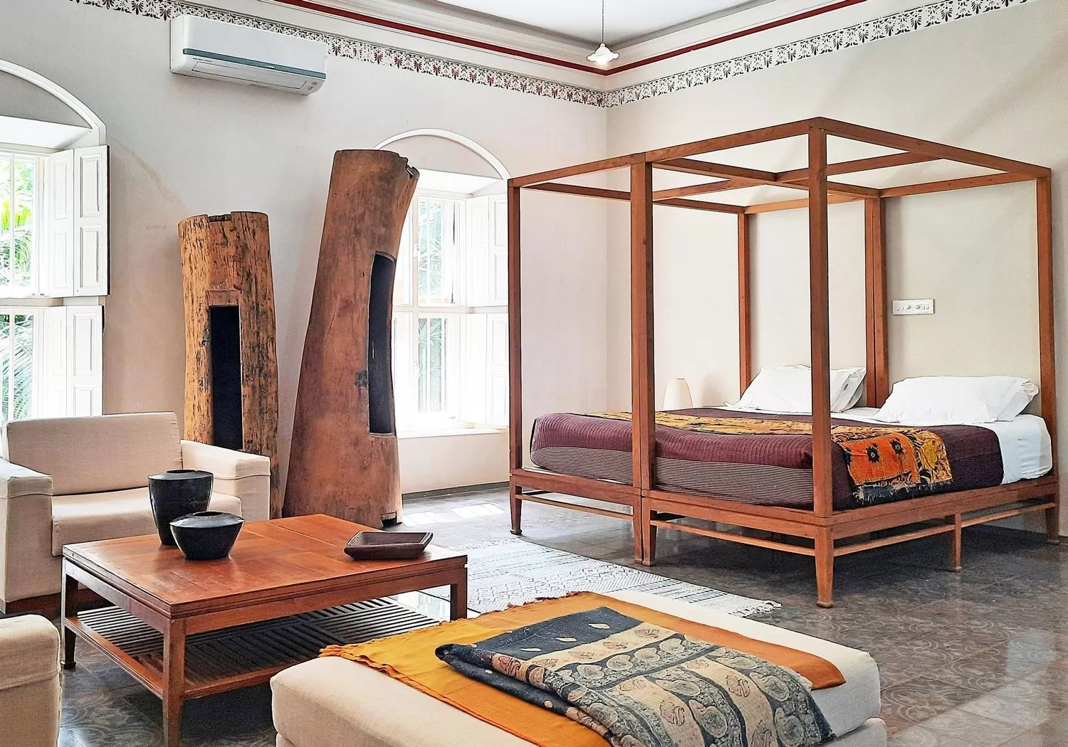 Photo of the whole room, Bed in Saratha Vilas Chettinad