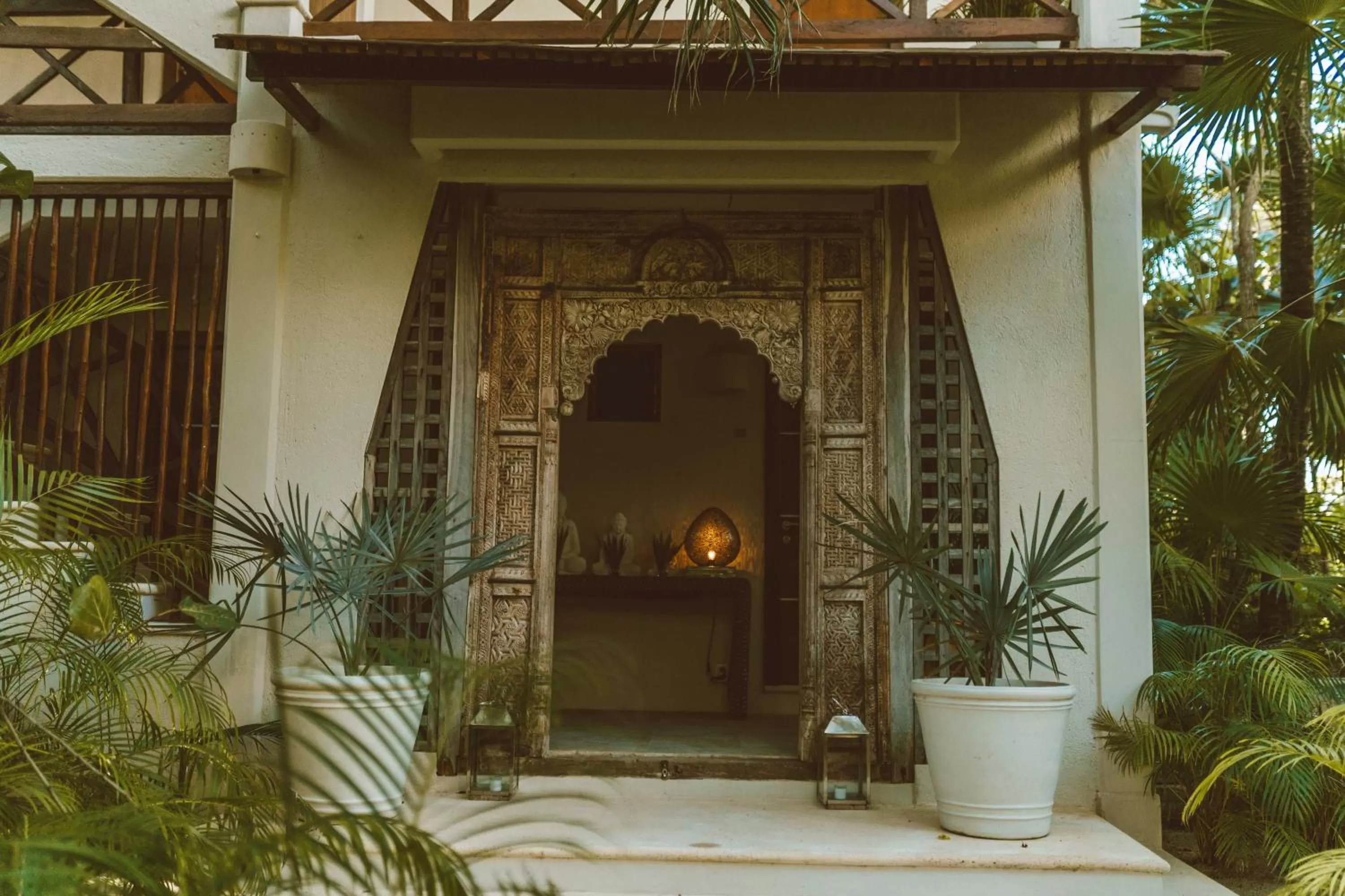Facade/entrance in Jashita Hotel