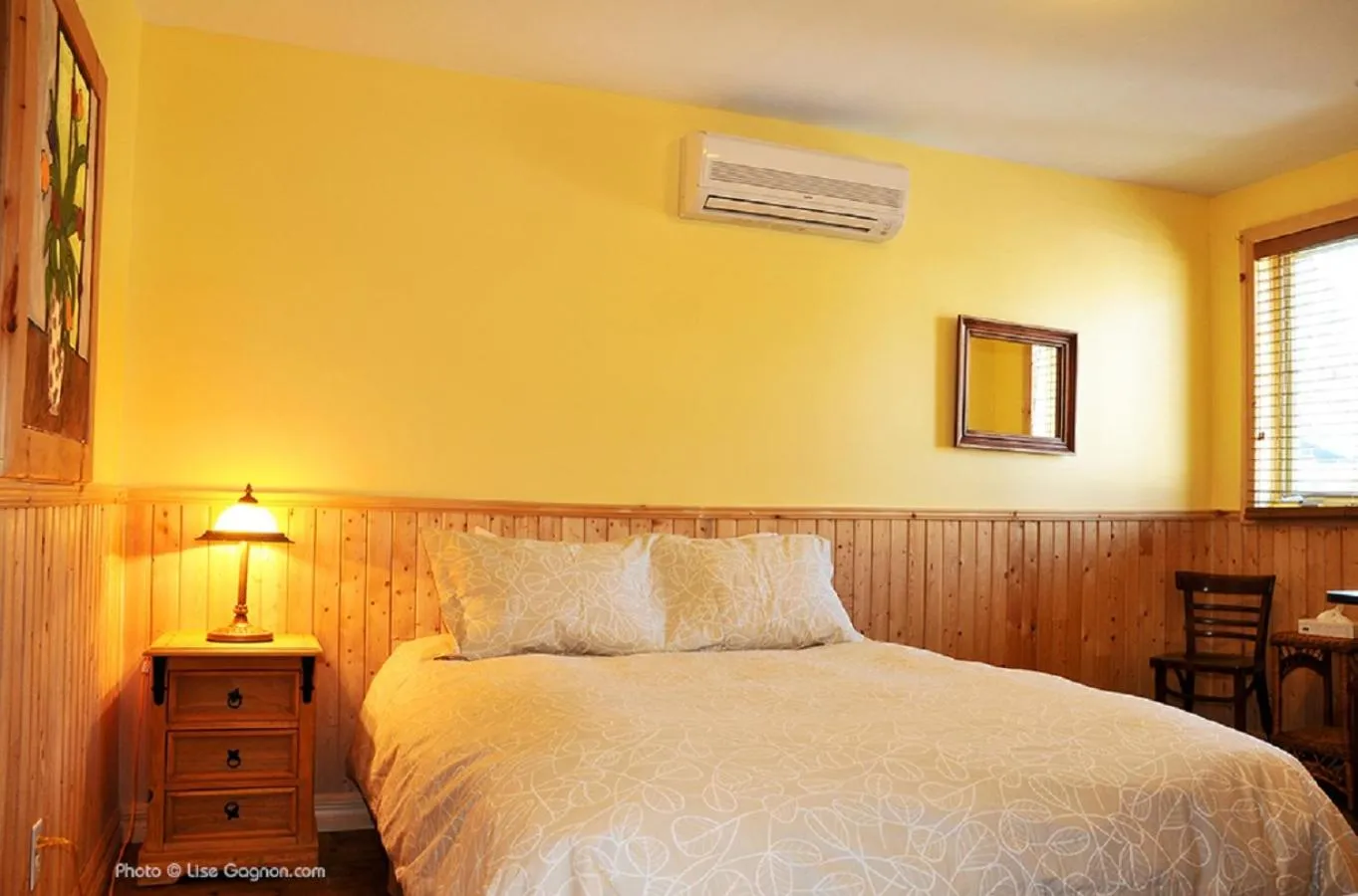 Bed in La Galouine Auberge