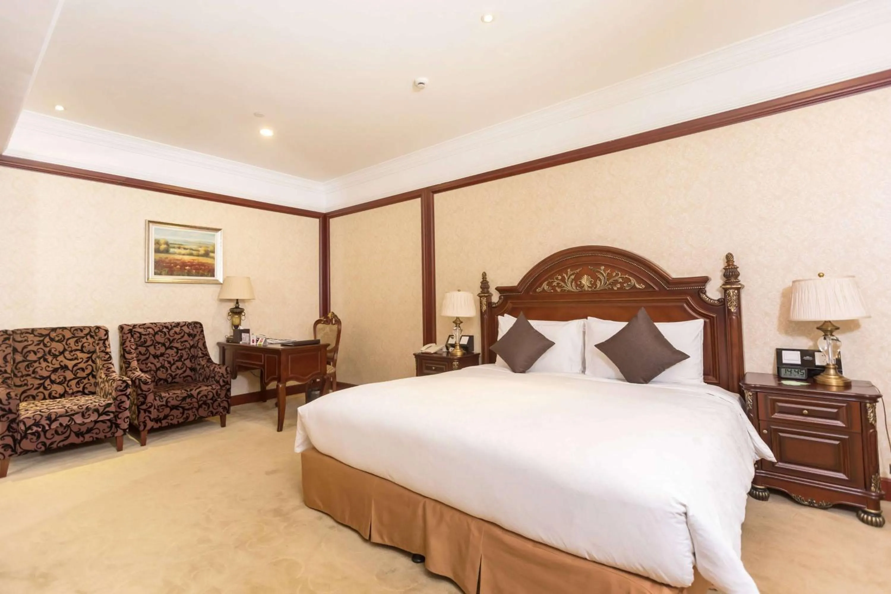 Photo of the whole room, Bed in Wyndham Shanghai Hongqiao-Near NECC