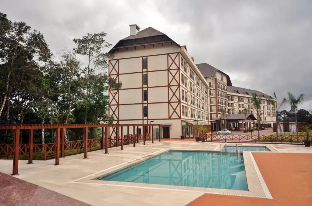 Swimming pool in Apart Hotel Vista Azul - hospedagem nas montanhas