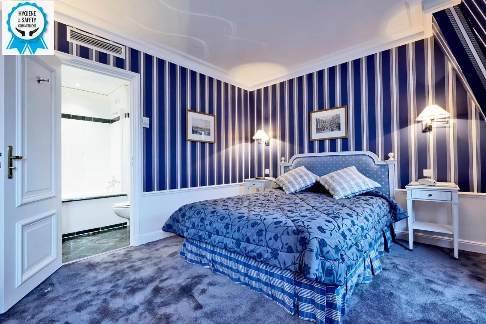 Certificate/Award, Bed in Golden Tulip Washington Opera