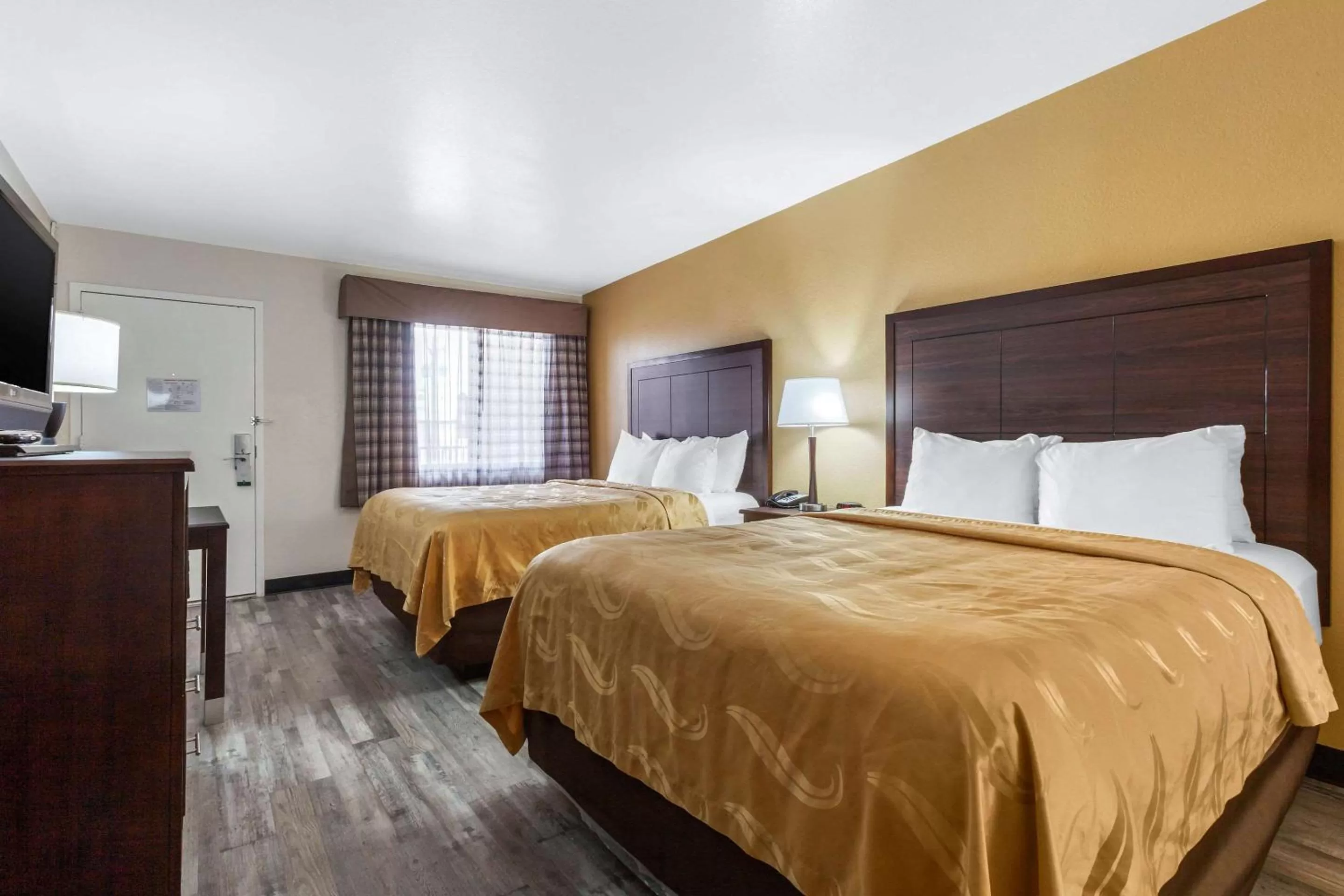Photo of the whole room, Bed in Quality Inn & Suites near Downtown Mesa