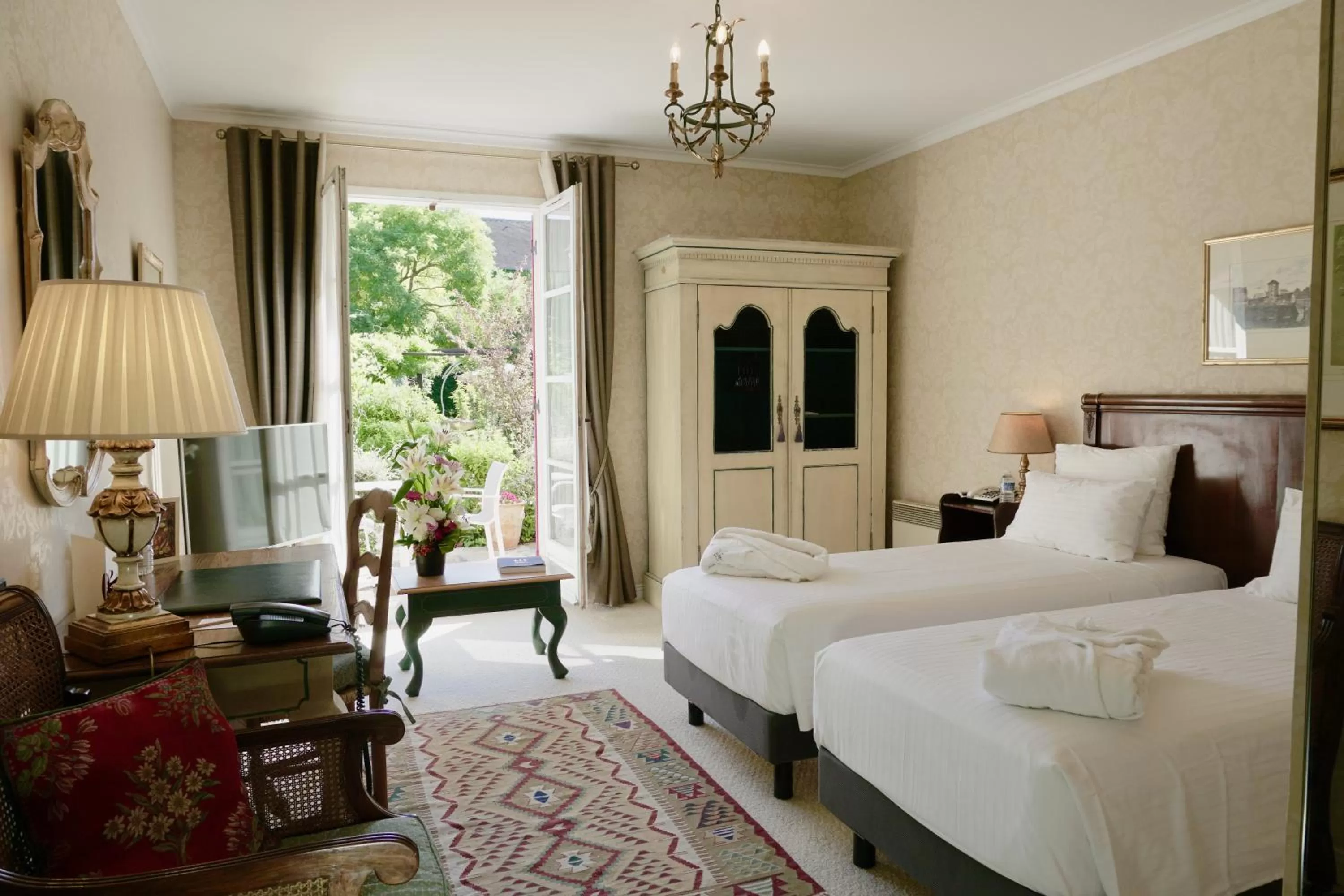 Balcony/Terrace, Bed in Le Manoir de Gressy