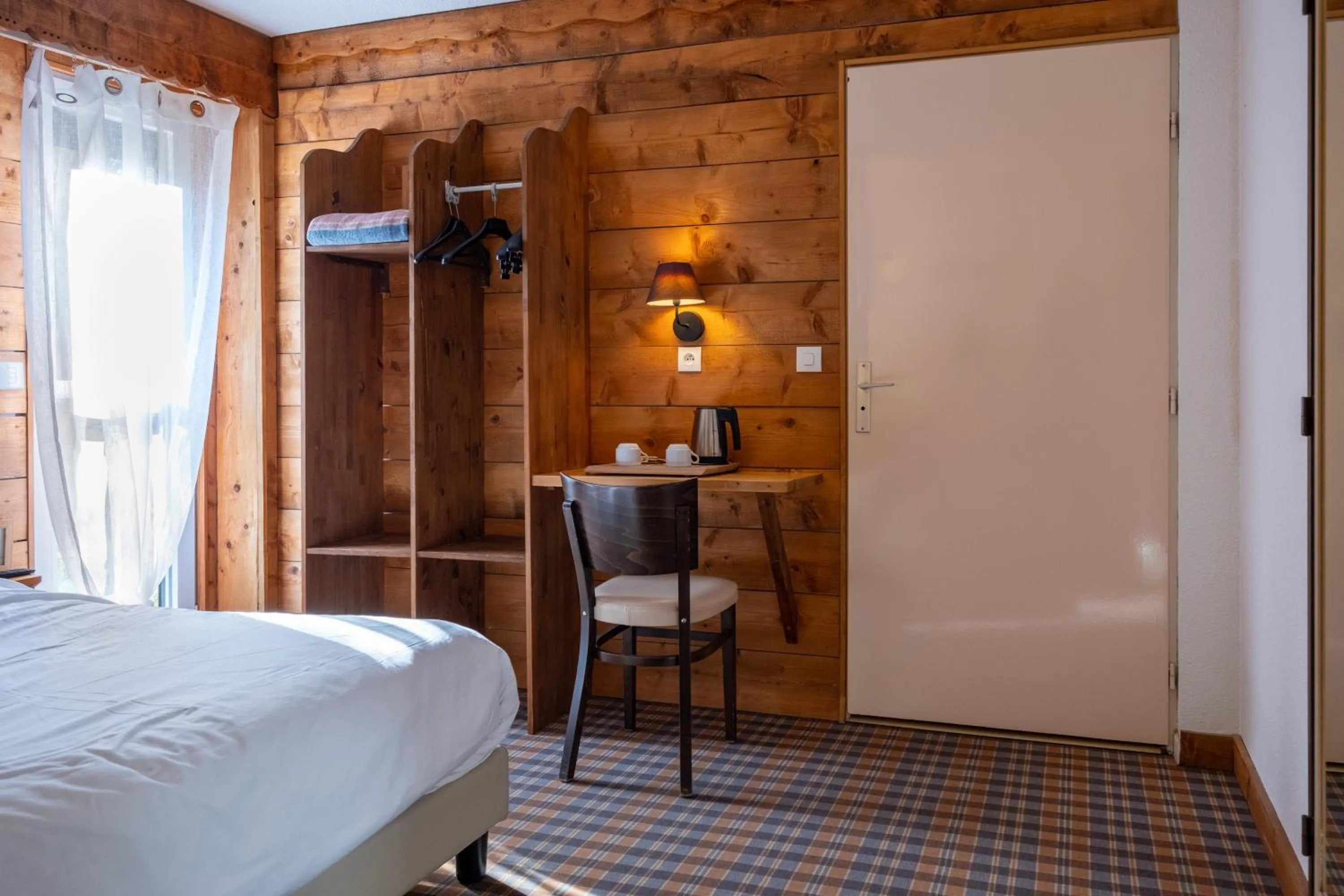 Photo of the whole room, Bed in Cit'Hotel Le Montreal