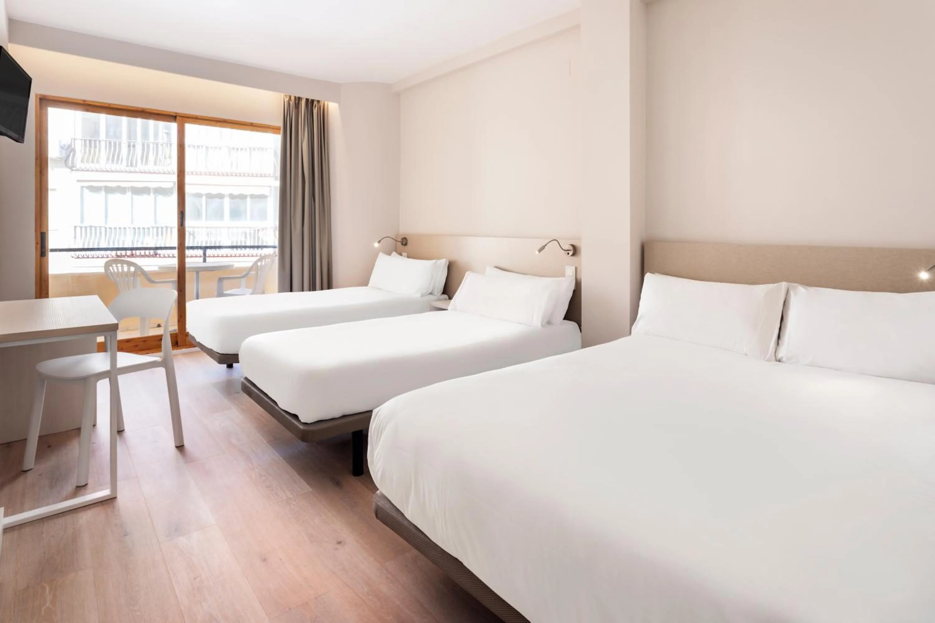 Photo of the whole room, Bed in Hotel Andalucía