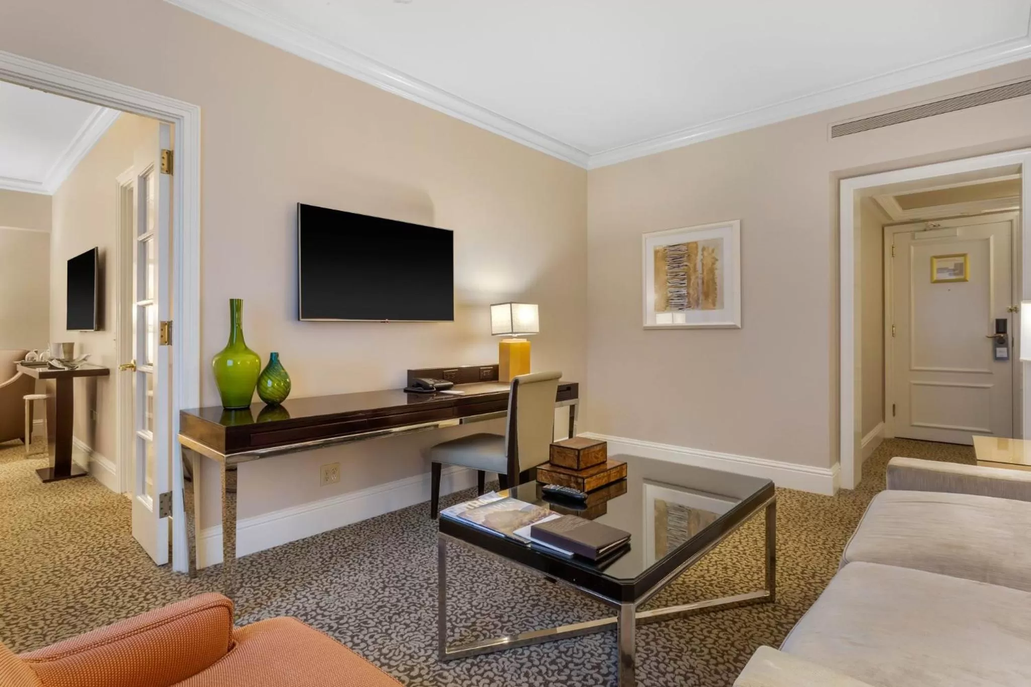 Photo of the whole room in Omni Berkshire Place