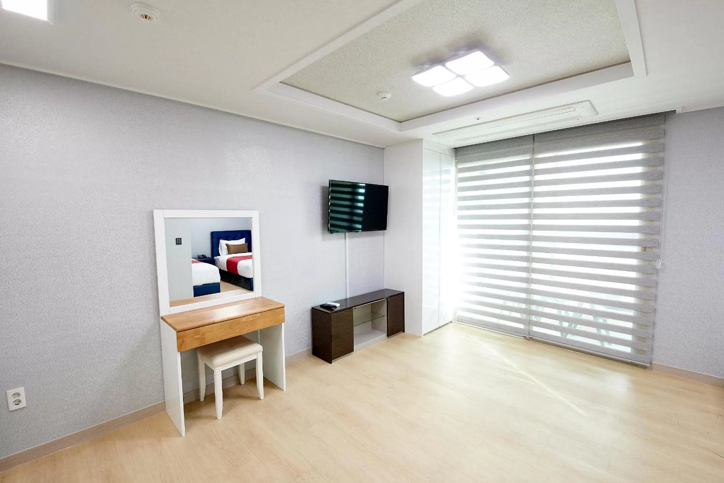 TV/Entertainment Center in The Port Hotel Busan