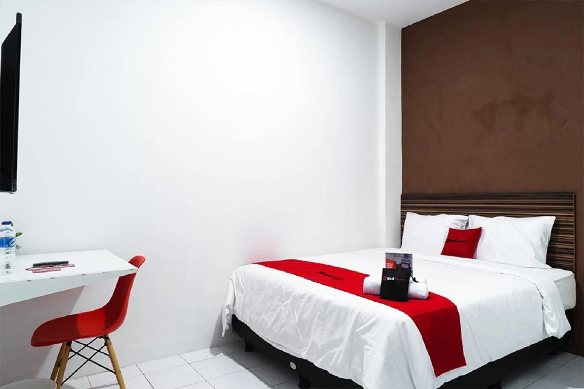 Bed in RedDoorz near Seasons City Mall
