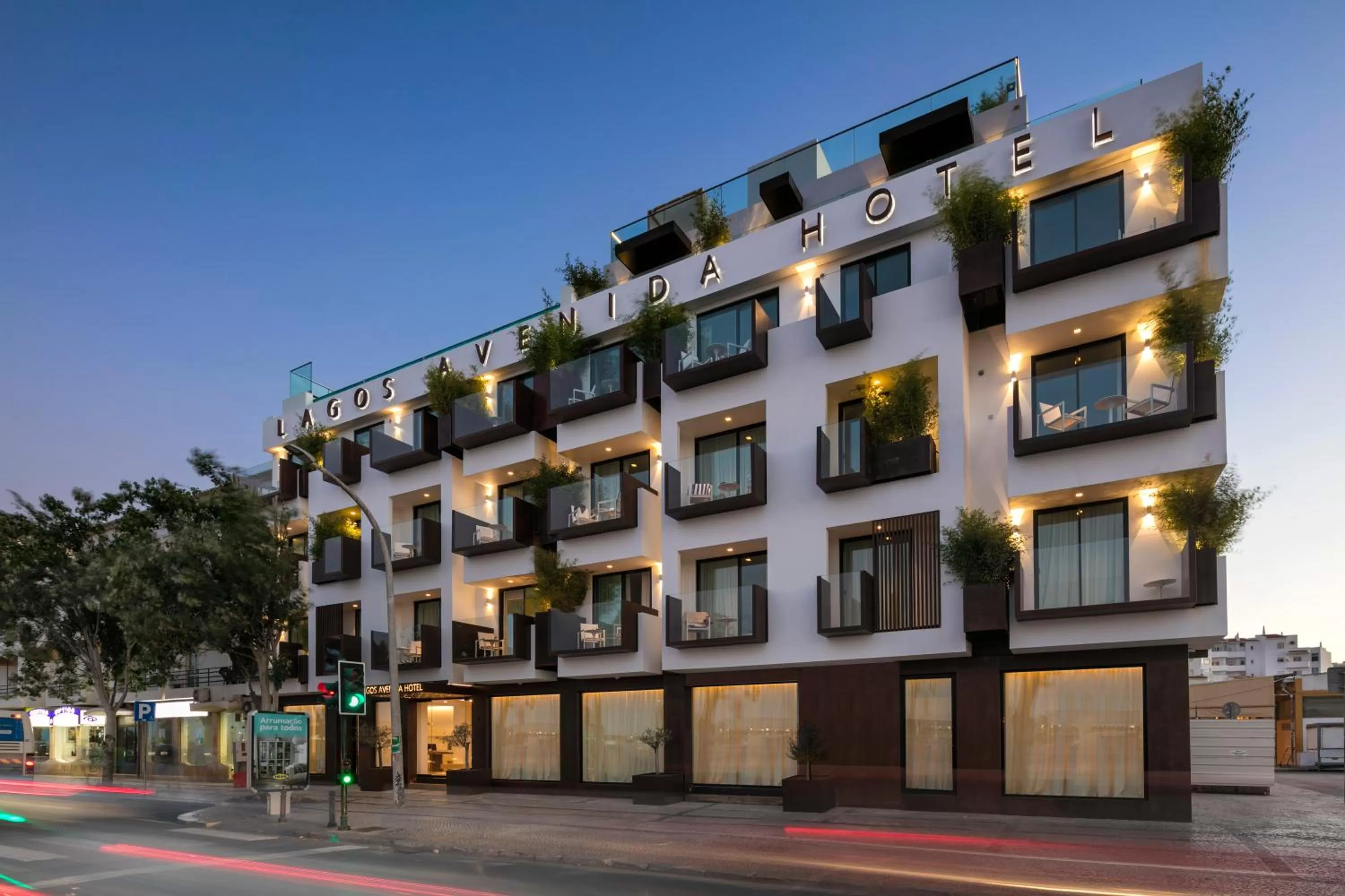 Facade/entrance in Lagos Avenida Hotel