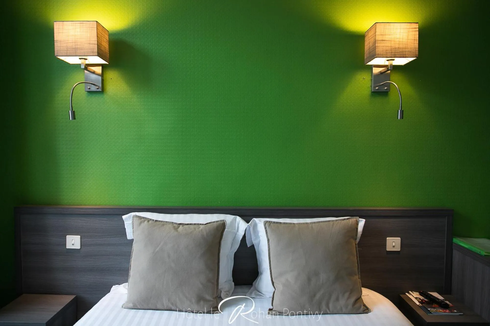 Bed in Hôtel Le Rohan Charme et Caractère