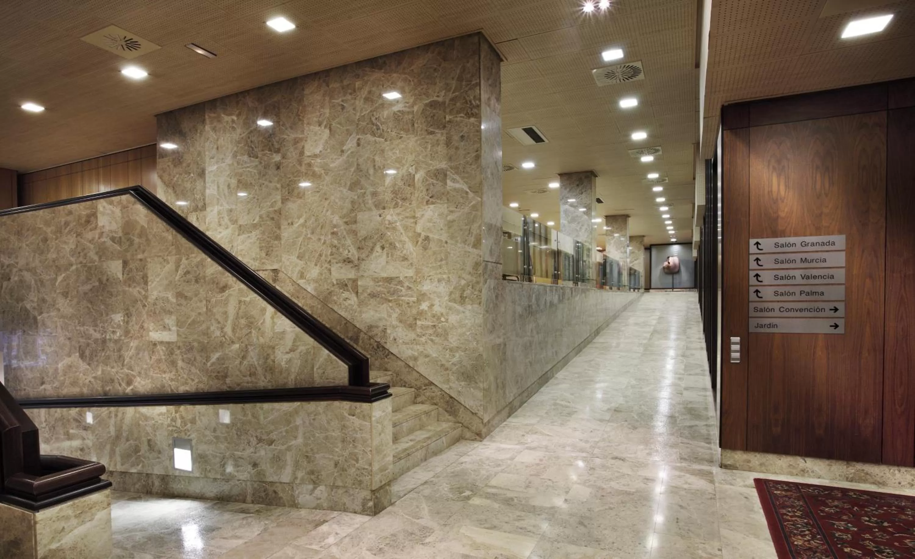 Business facilities in Santemar