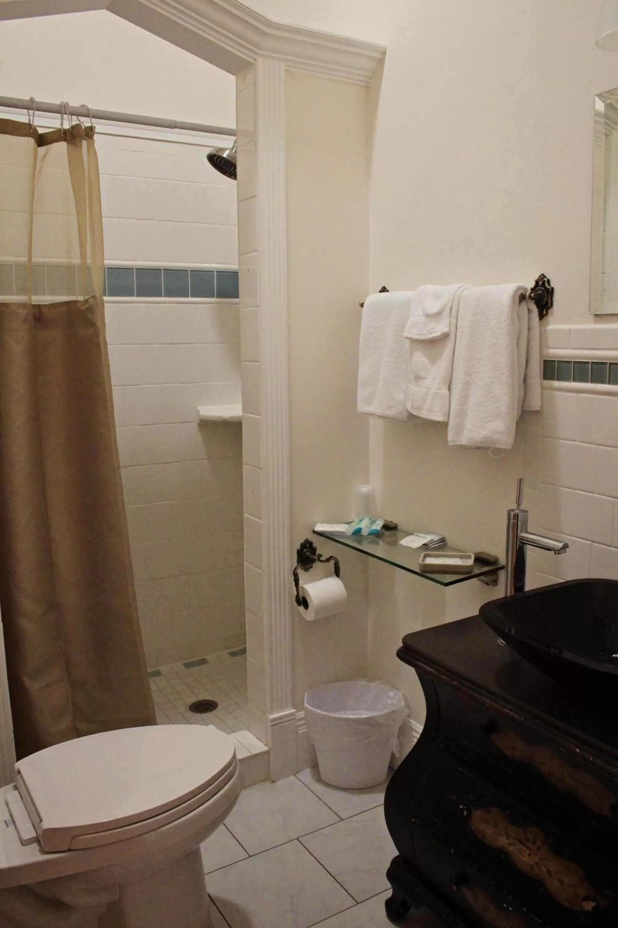 Bathroom in Bowen Motel