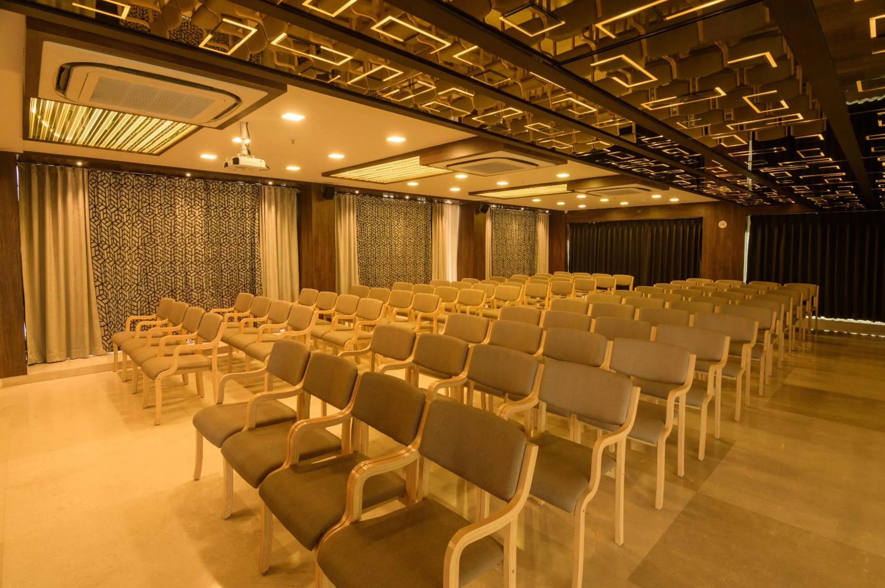 Banquet/Function facilities in Roopa Elite