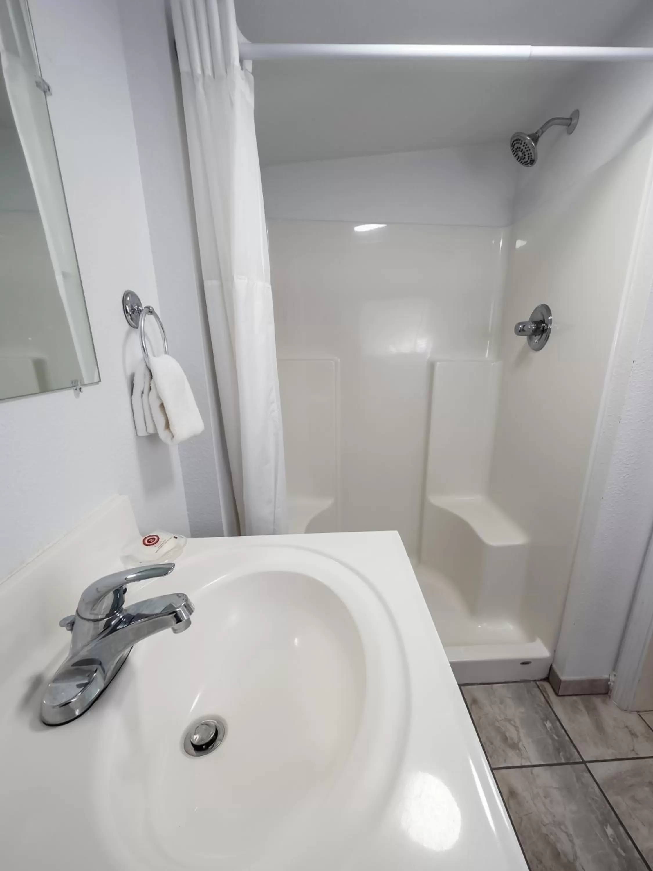 Shower in Terimore Lodging by the Sea